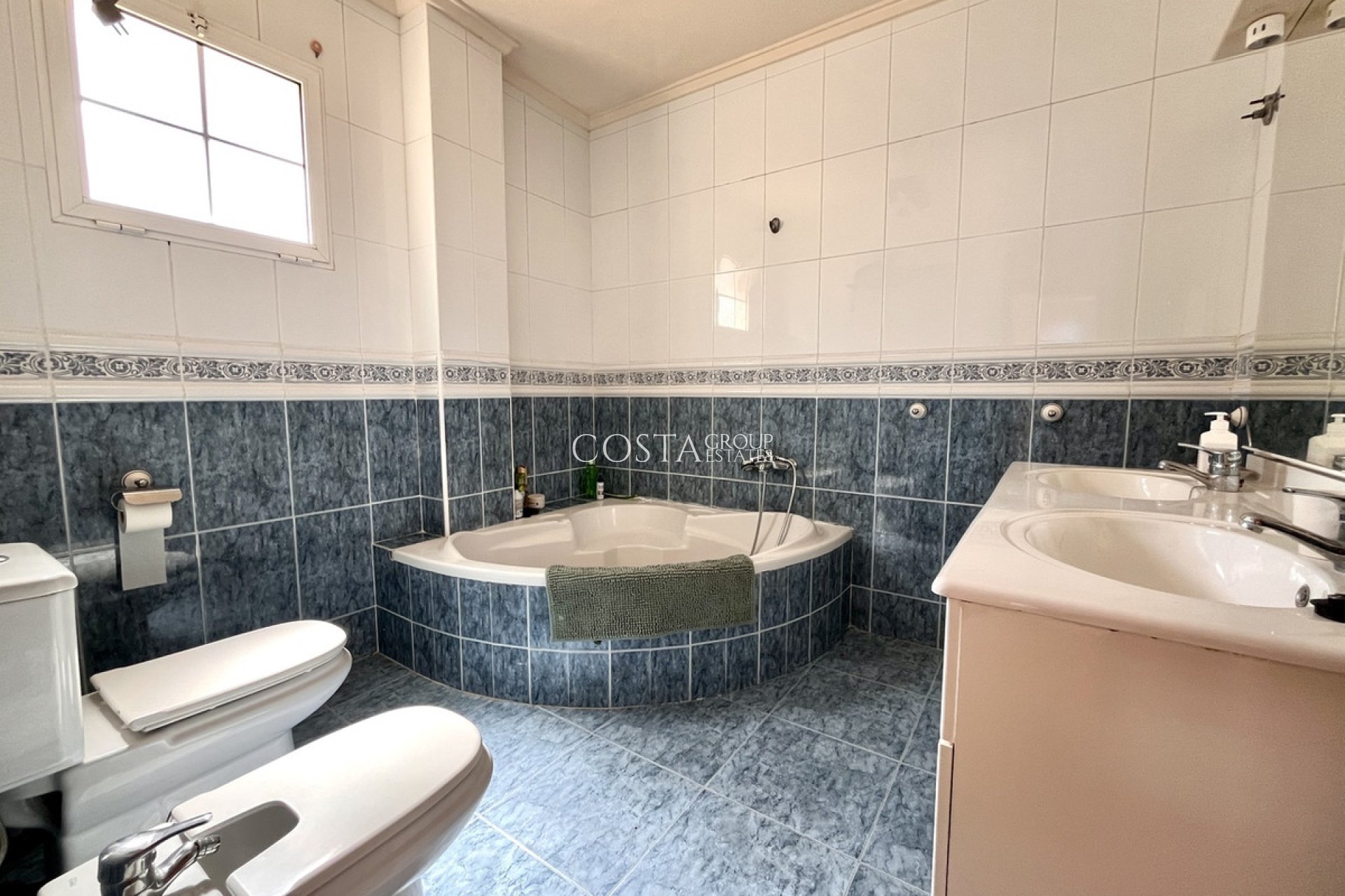 Herverkoop - Villa -
Orihuela Costa - La Zenia