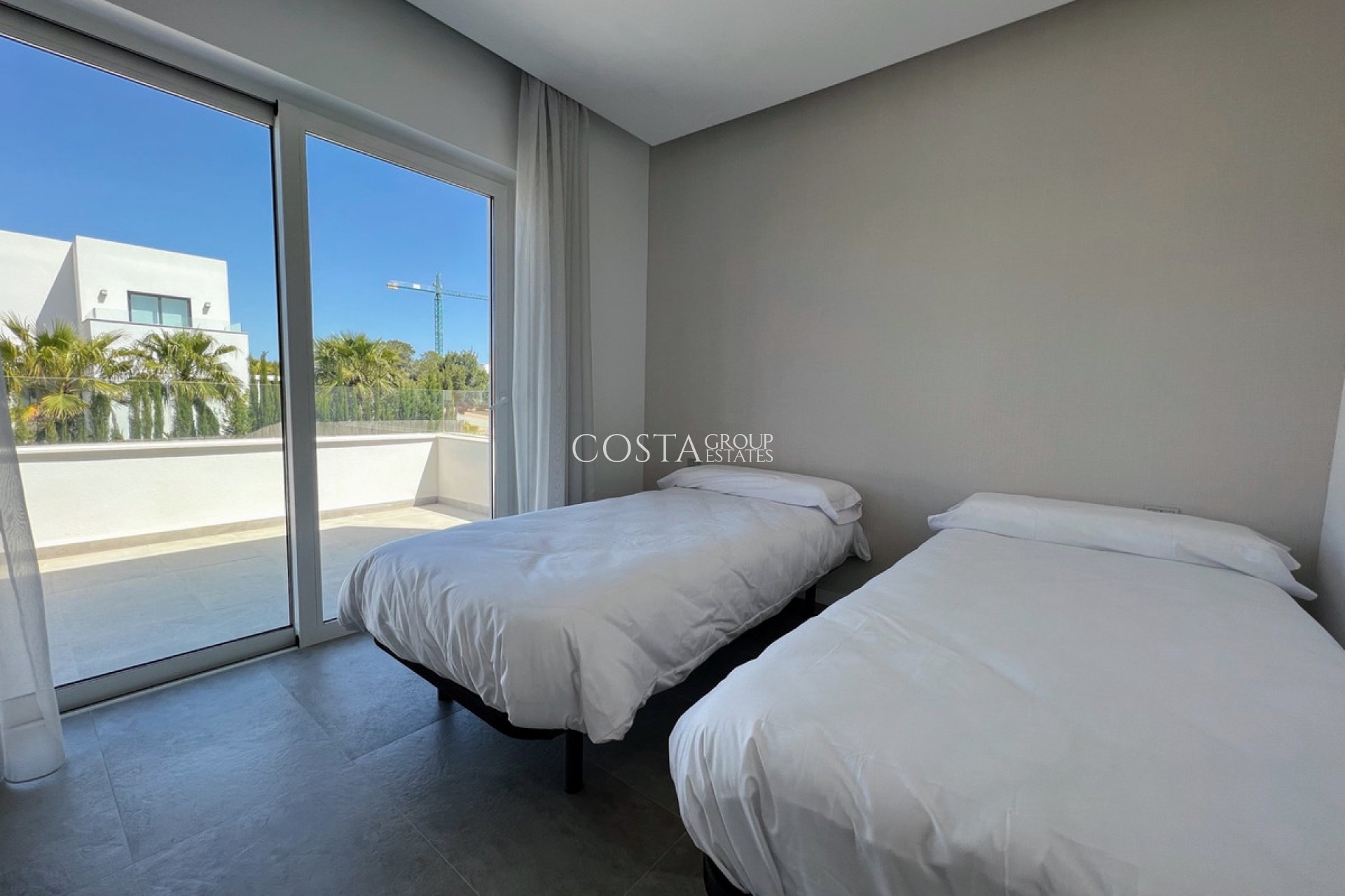 Herverkoop - Villa -
Orihuela Costa - Las Colinas Golf