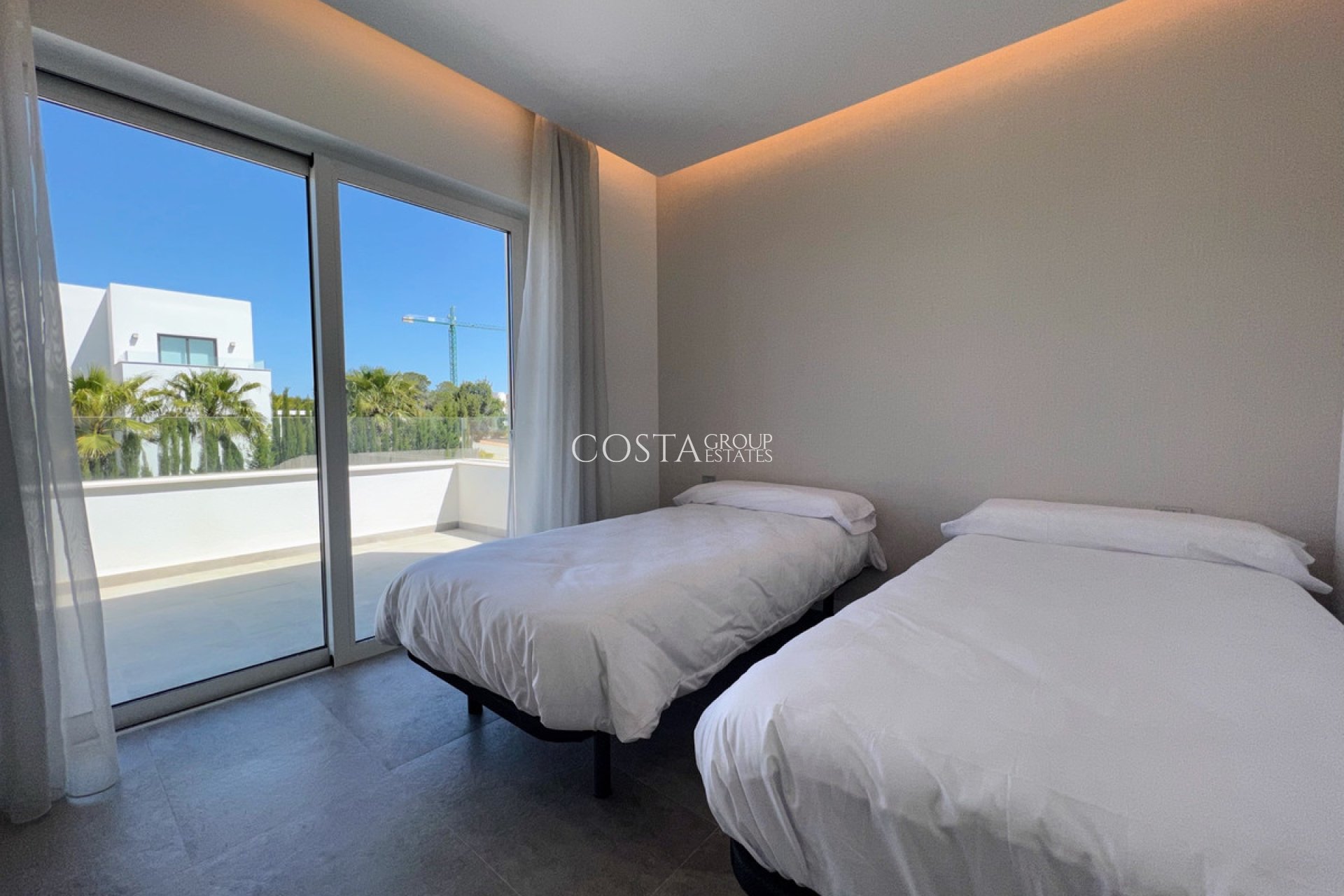 Herverkoop - Villa -
Orihuela Costa - Las Colinas Golf