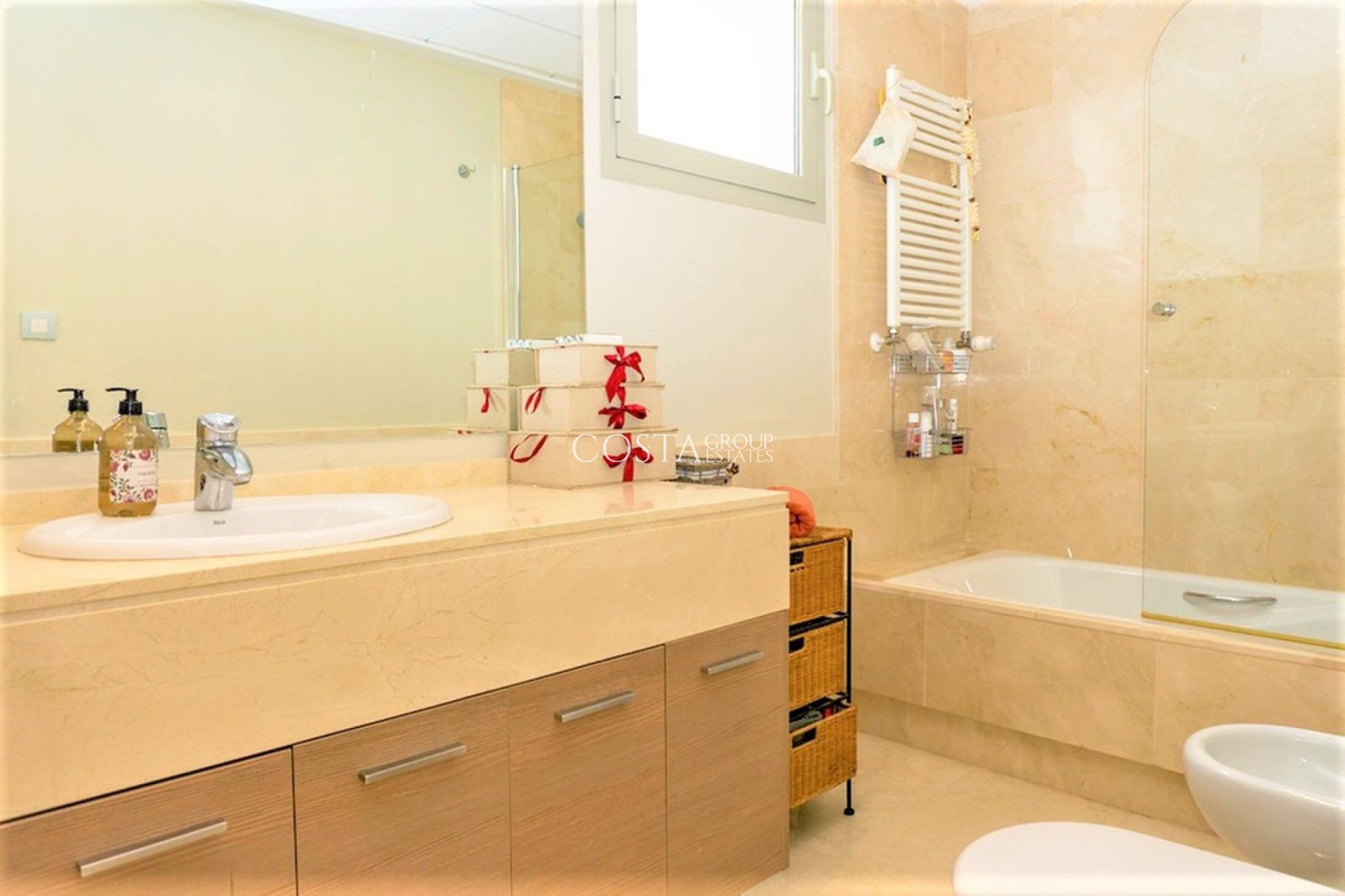 Herverkoop - Villa -
Orihuela Costa - Las Colinas Golf