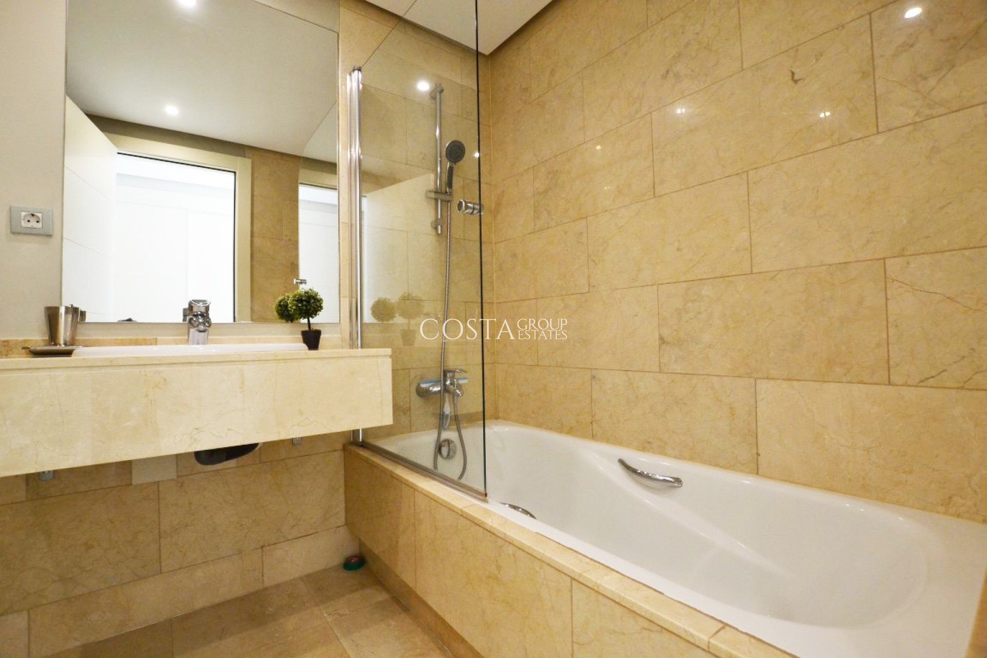 Herverkoop - Villa -
Orihuela Costa - Las Colinas Golf