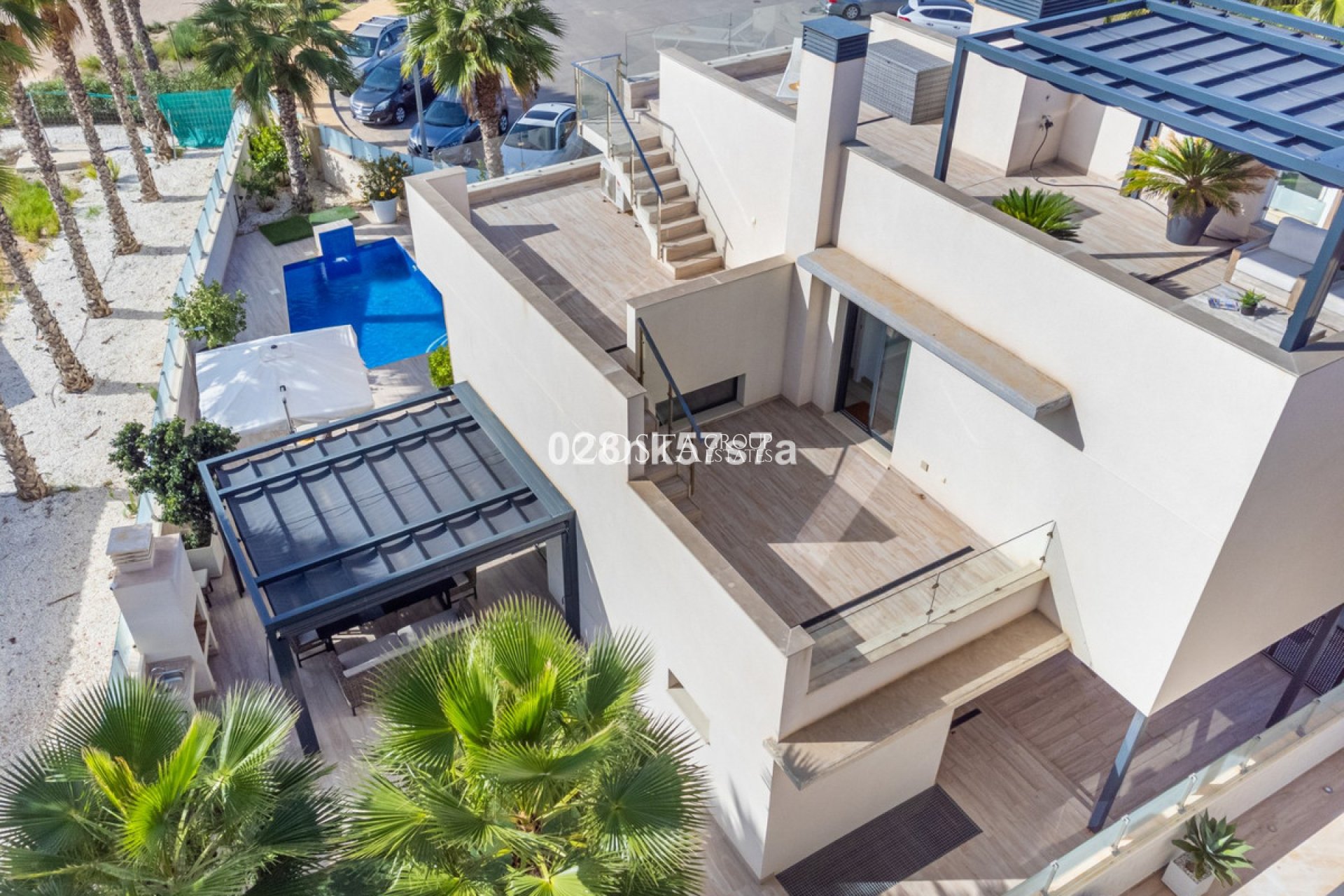 Herverkoop - Villa -
Orihuela Costa - Lomas de Cabo Roig