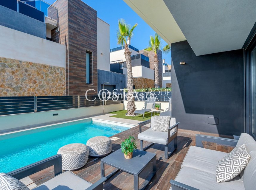 Herverkoop - Villa -
Orihuela Costa - Lomas de Cabo Roig