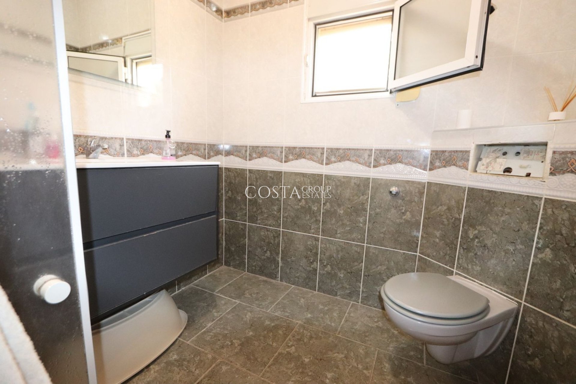 Herverkoop - Villa -
Orihuela Costa - Los Balcones