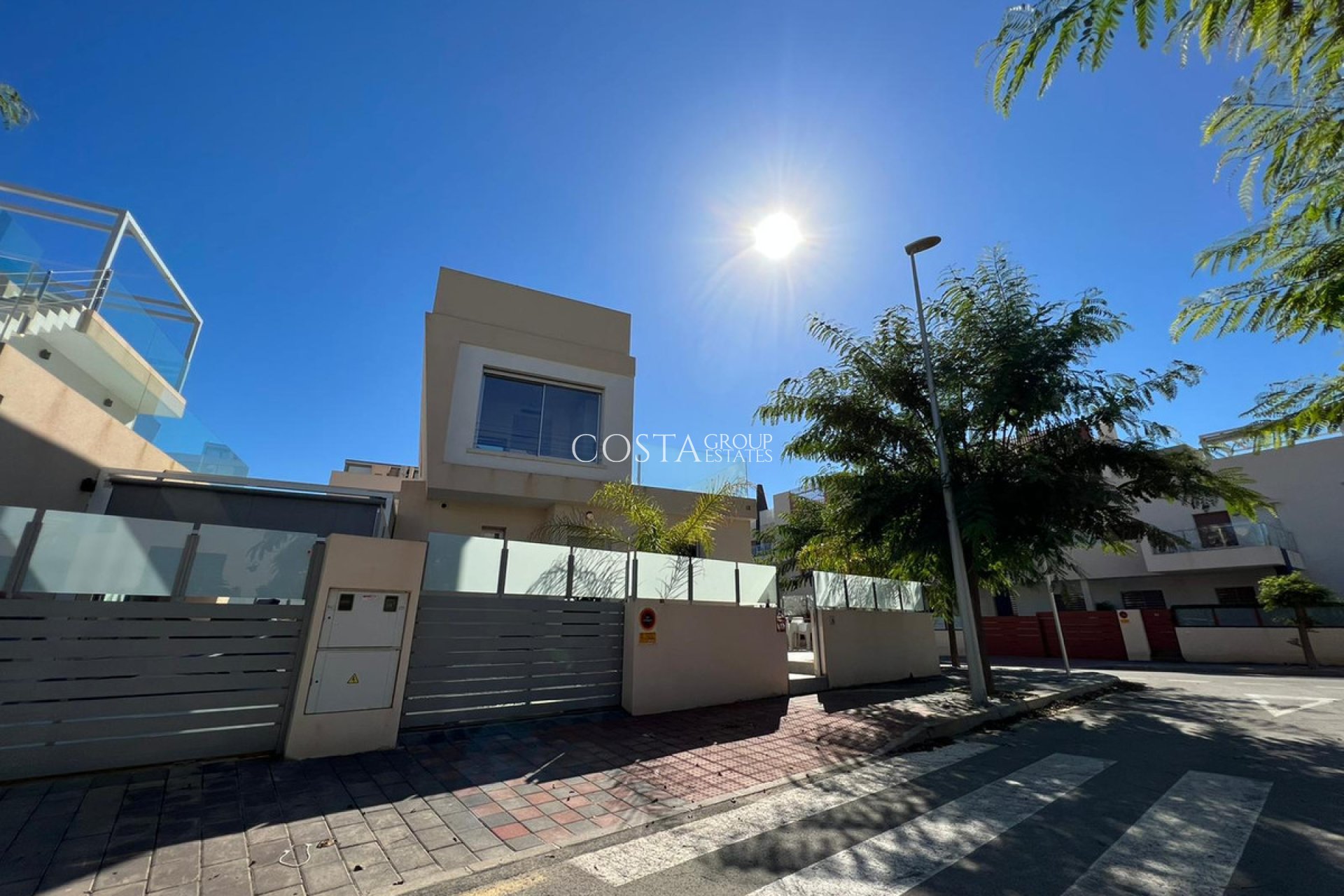 Herverkoop - Villa -
Orihuela Costa - Mil Palmeras