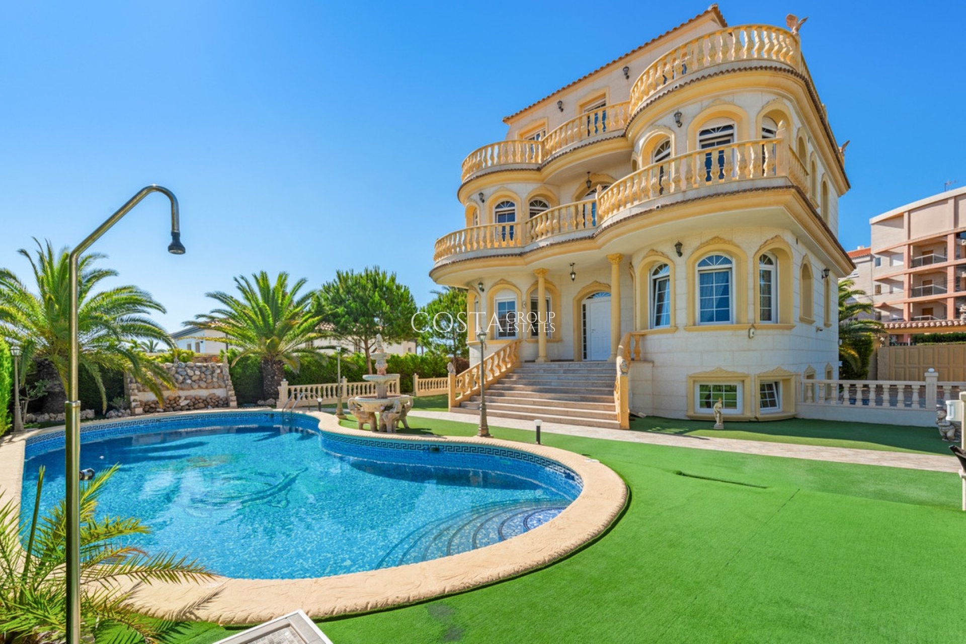 Herverkoop - Villa -
Orihuela Costa - Playa Flamenca