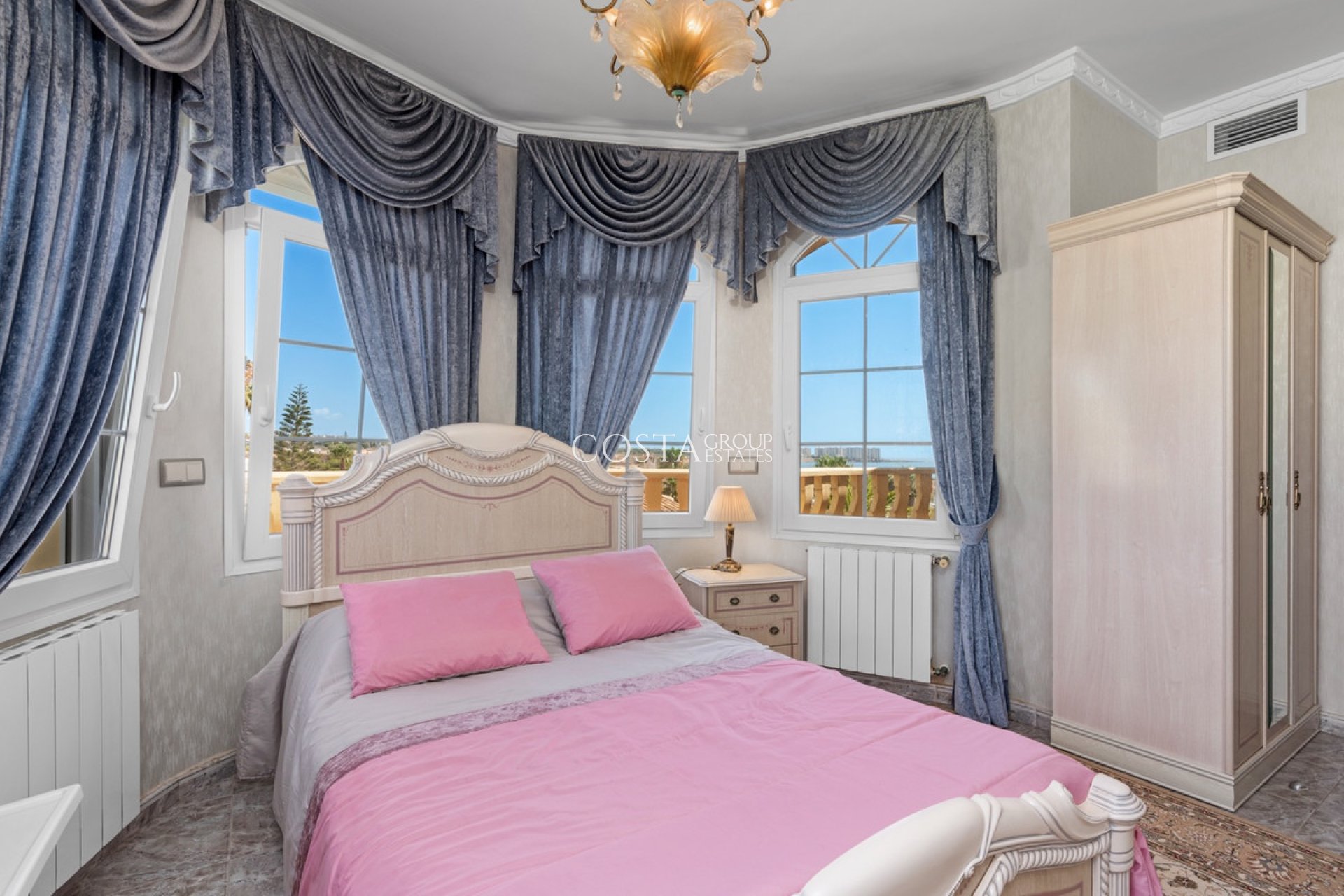 Herverkoop - Villa -
Orihuela Costa - Playa Flamenca