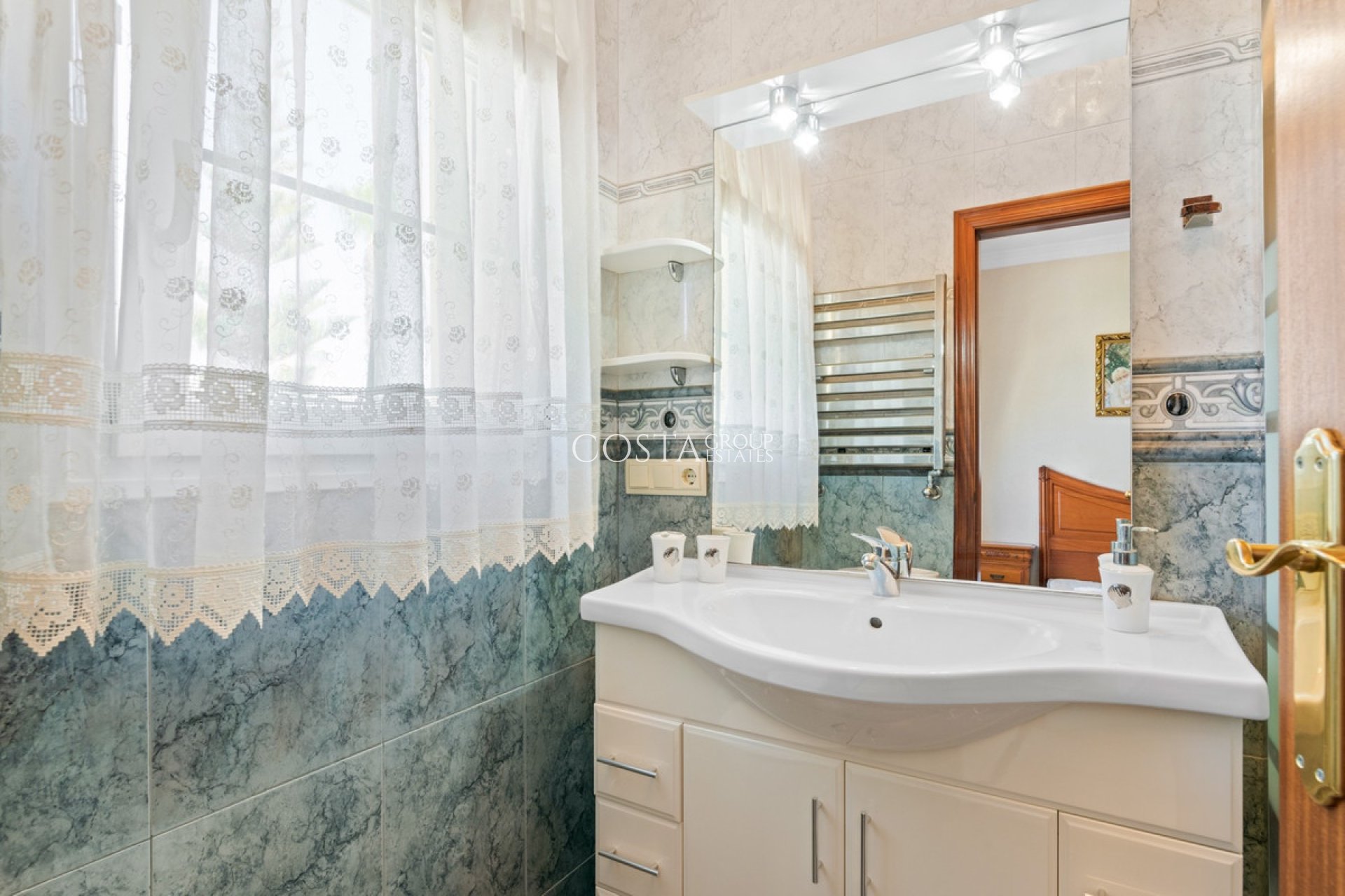 Herverkoop - Villa -
Orihuela Costa - Playa Flamenca