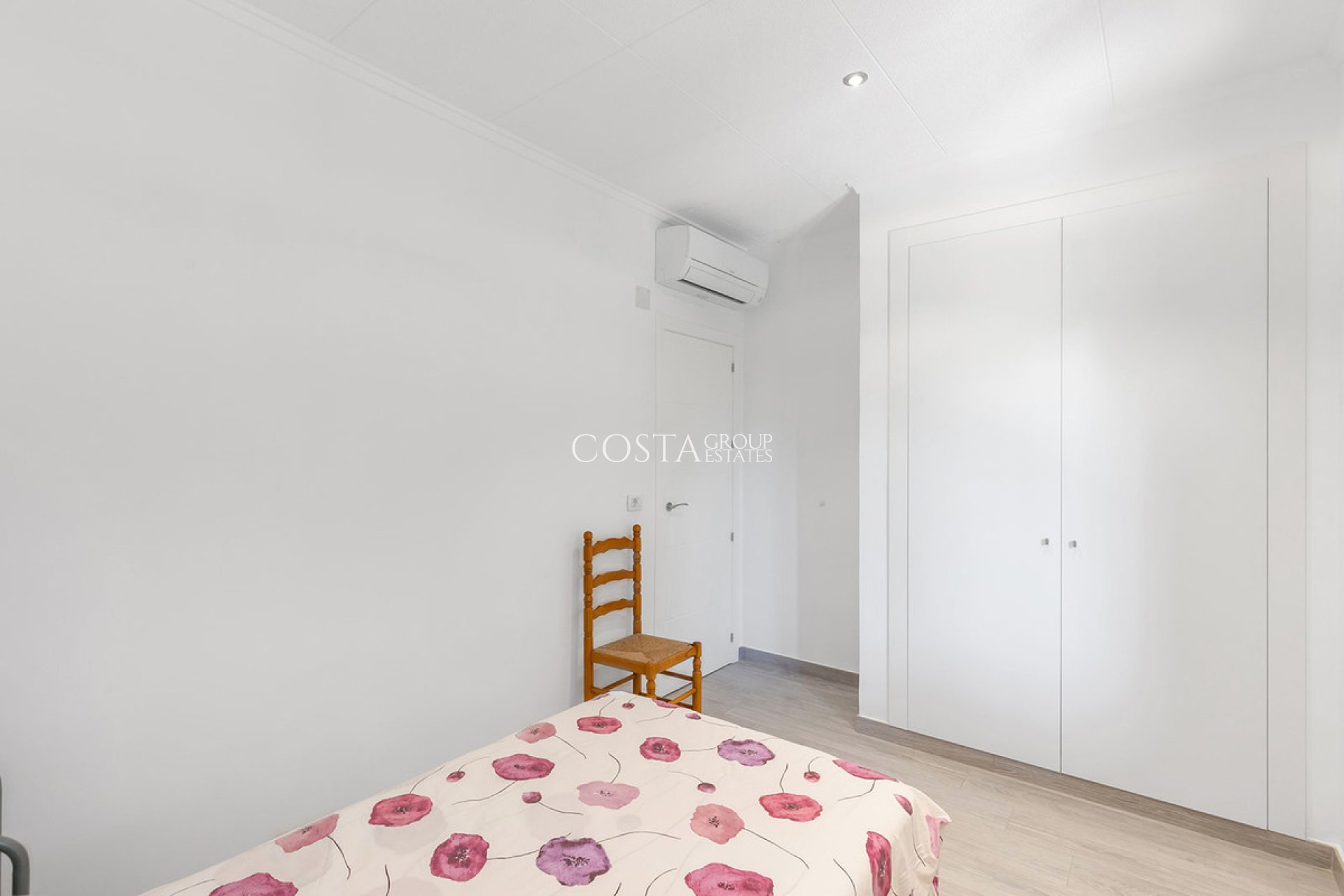 Herverkoop - Villa -
Orihuela Costa - Punta Prima