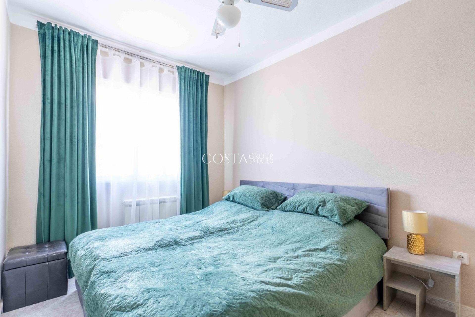 Herverkoop - Villa -
Orihuela Costa - Punta Prima