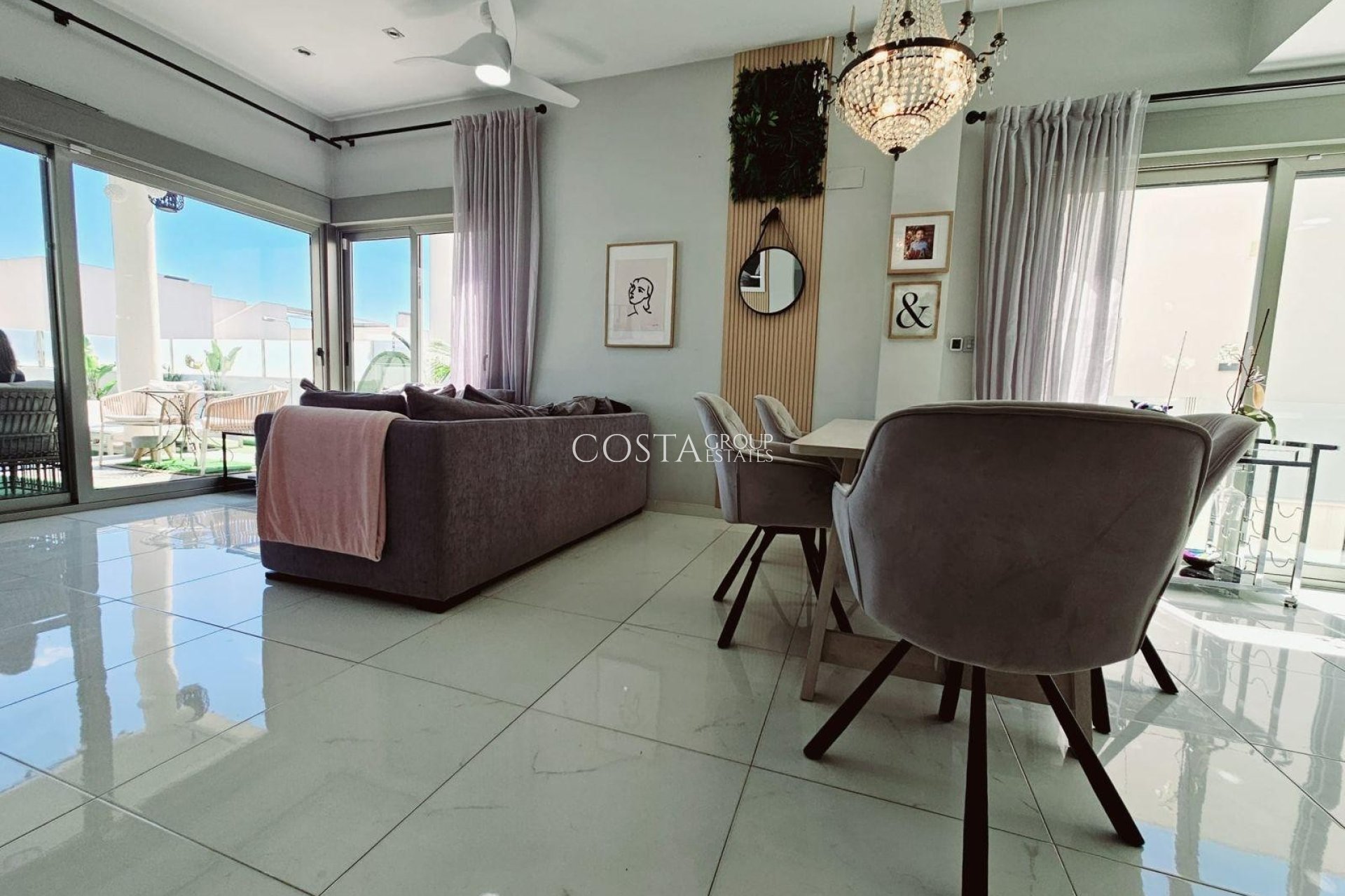 Herverkoop - Villa -
Orihuela Costa - Villamartín