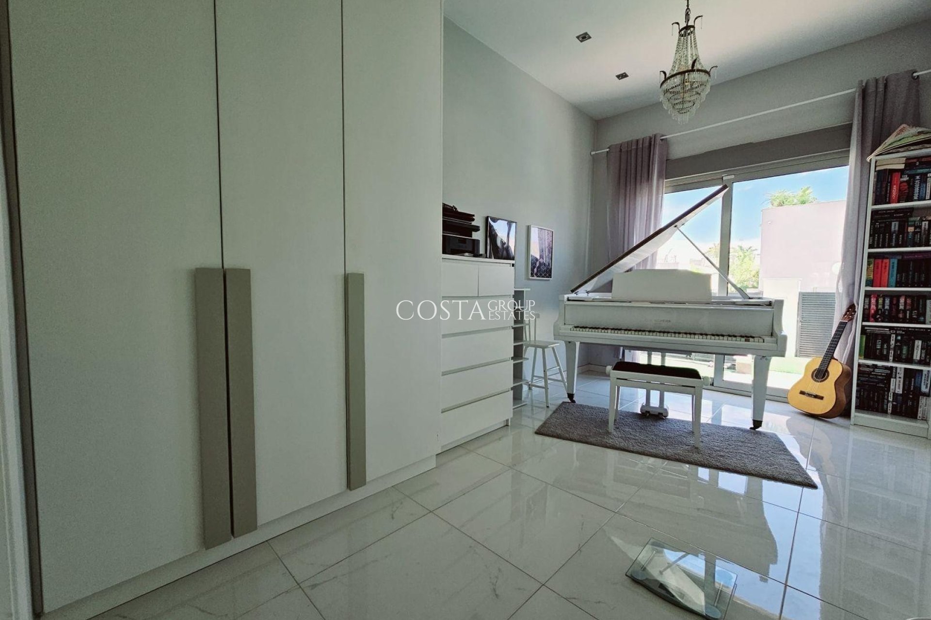 Herverkoop - Villa -
Orihuela Costa - Villamartín