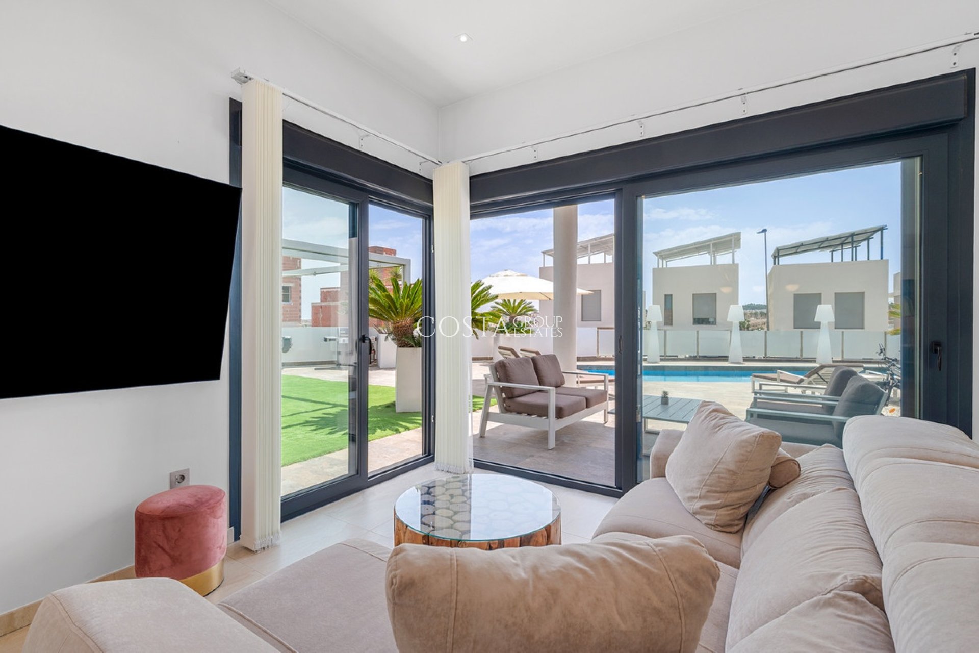 Herverkoop - Villa -
Orihuela Costa - Villamartin