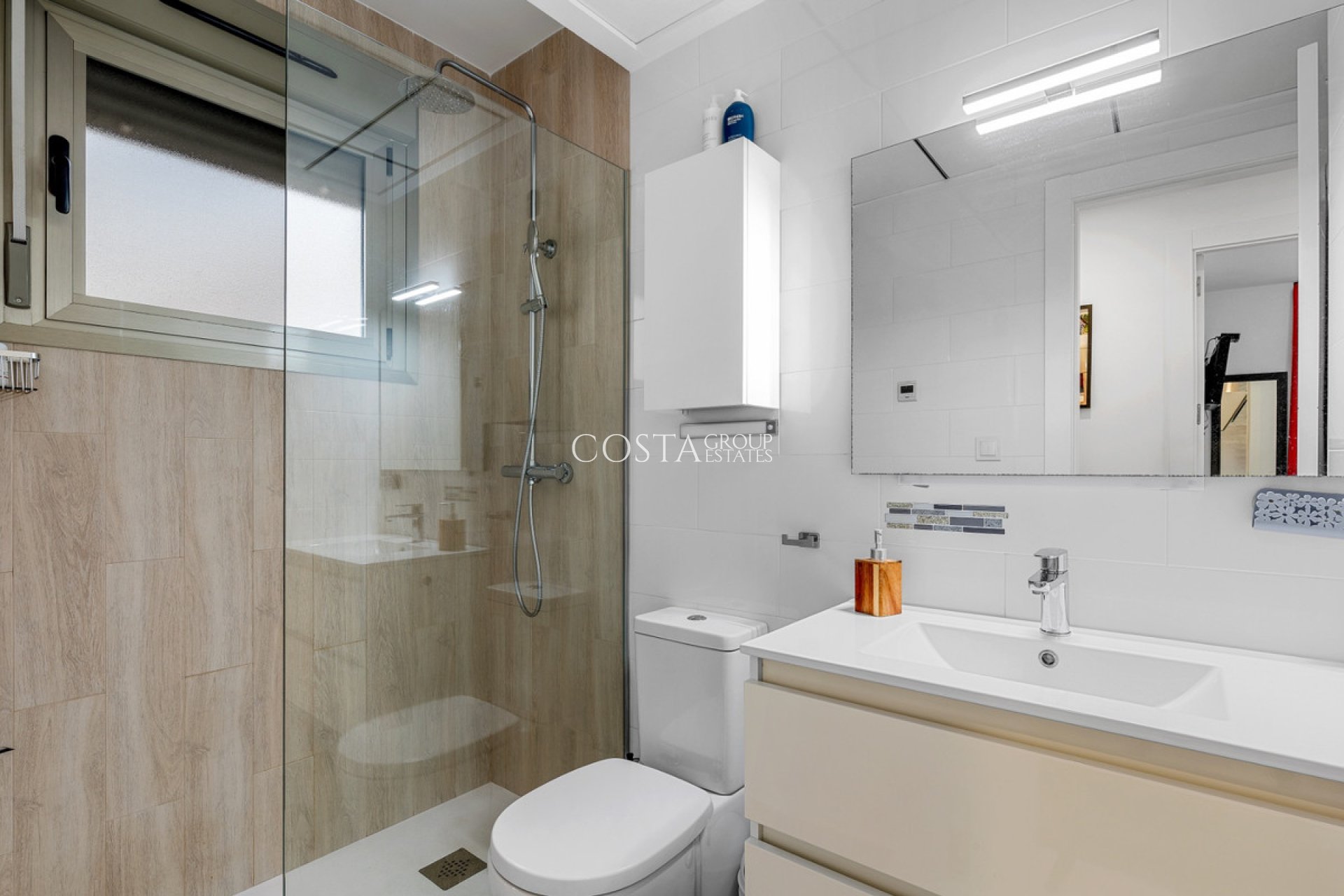 Herverkoop - Villa -
Orihuela Costa - Villamartin