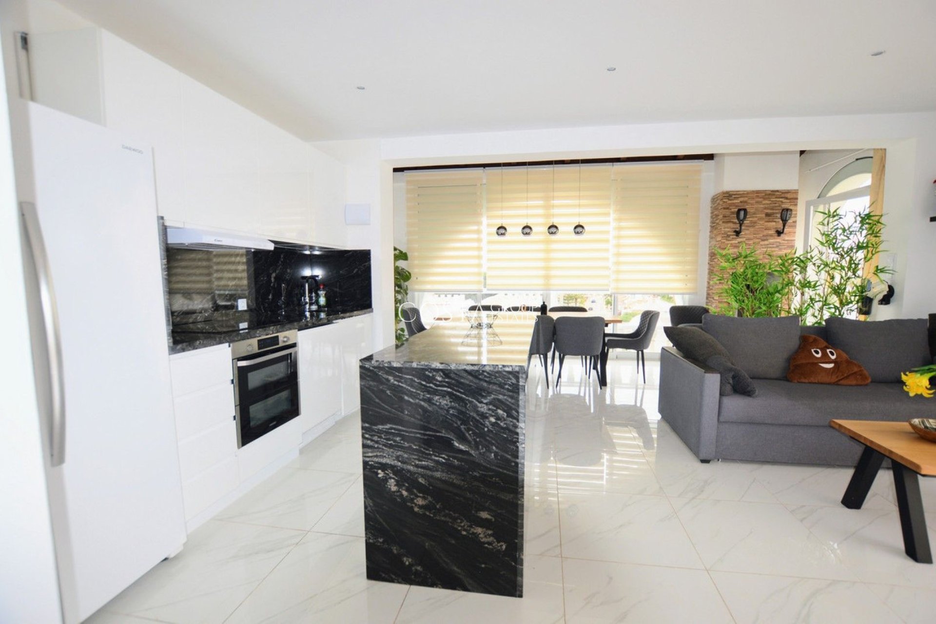 Herverkoop - Villa -
Orihuela Costa - Villamartin