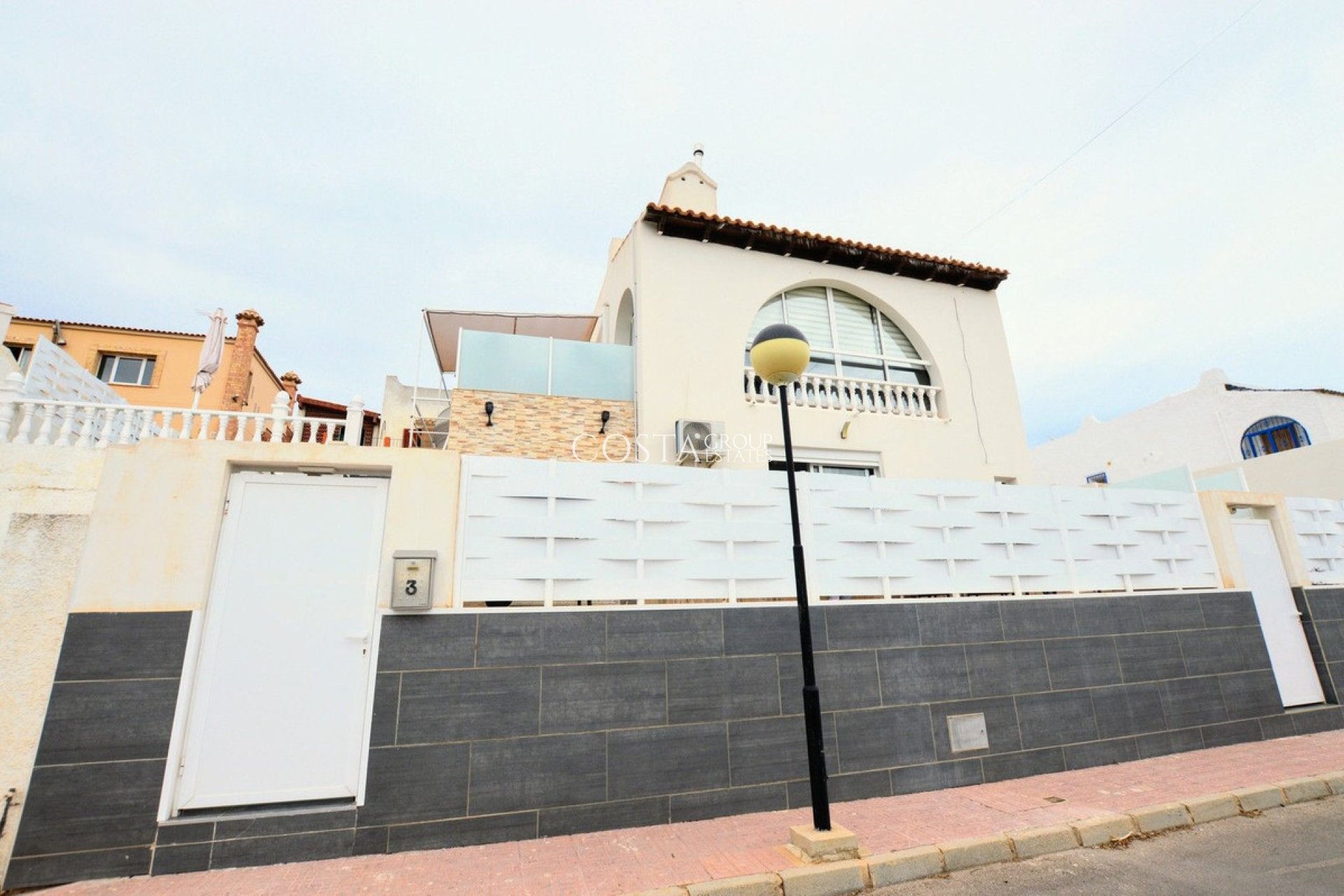 Herverkoop - Villa -
Orihuela Costa - Villamartin