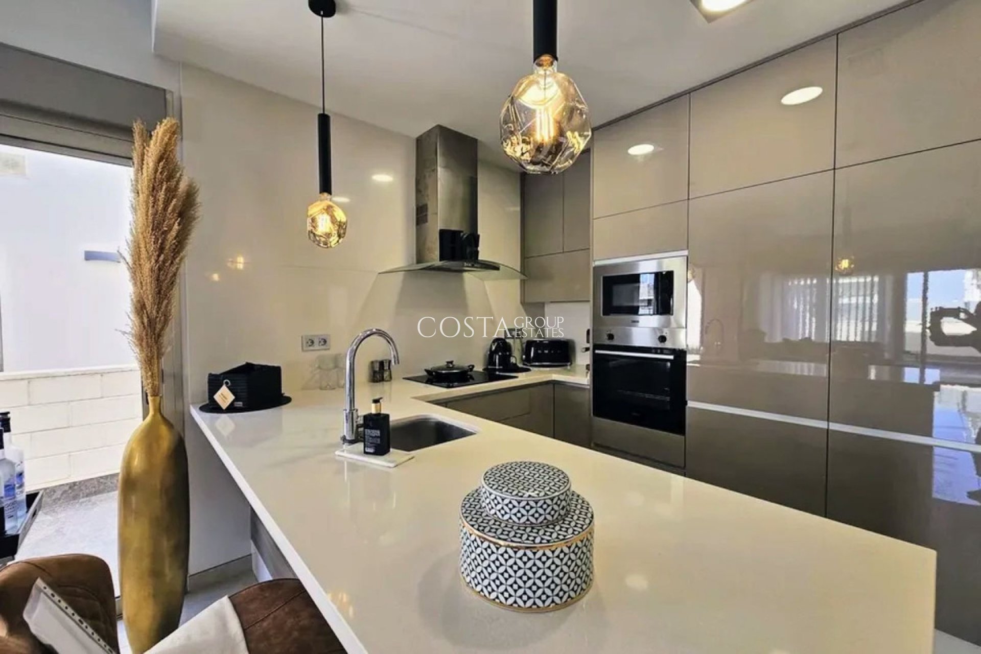 Herverkoop - Villa -
Orihuela Costa - Villamartin