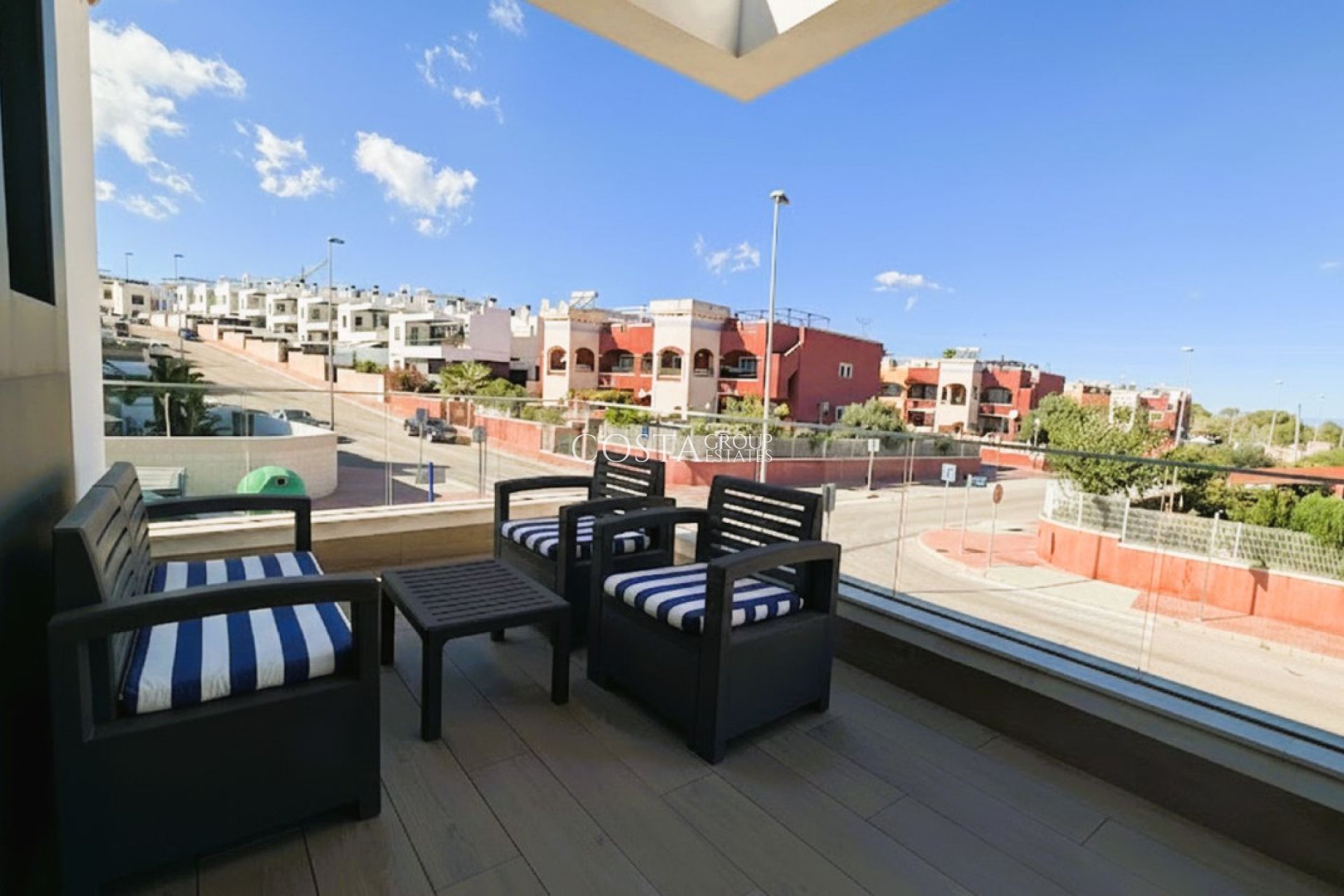 Herverkoop - Villa -
Orihuela Costa - Villamartin