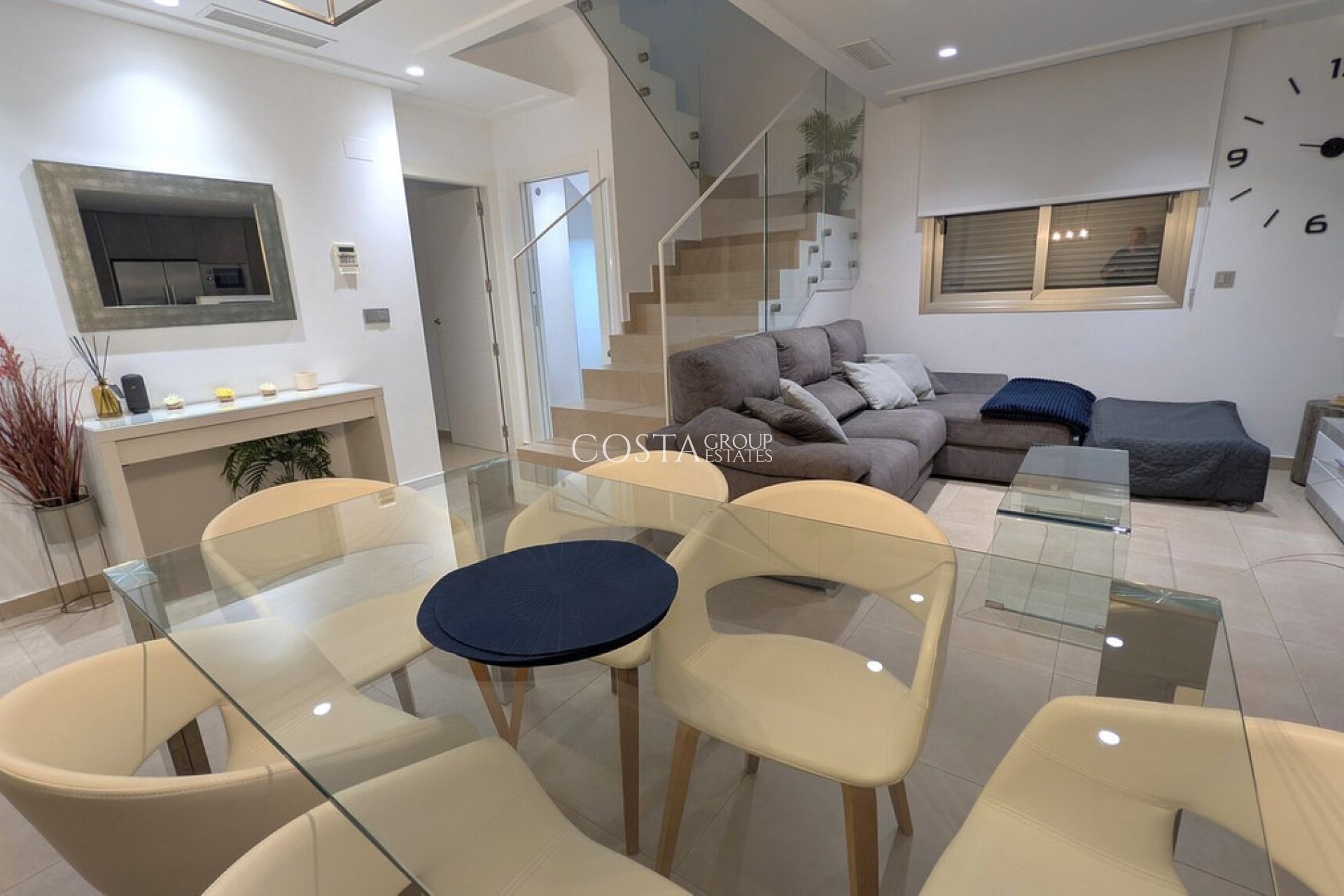 Herverkoop - Villa -
Orihuela Costa - Villamartin