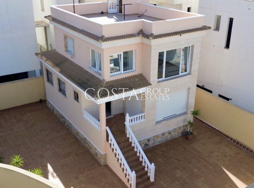 Herverkoop - Villa -
Orihuela Costa - Villamartin