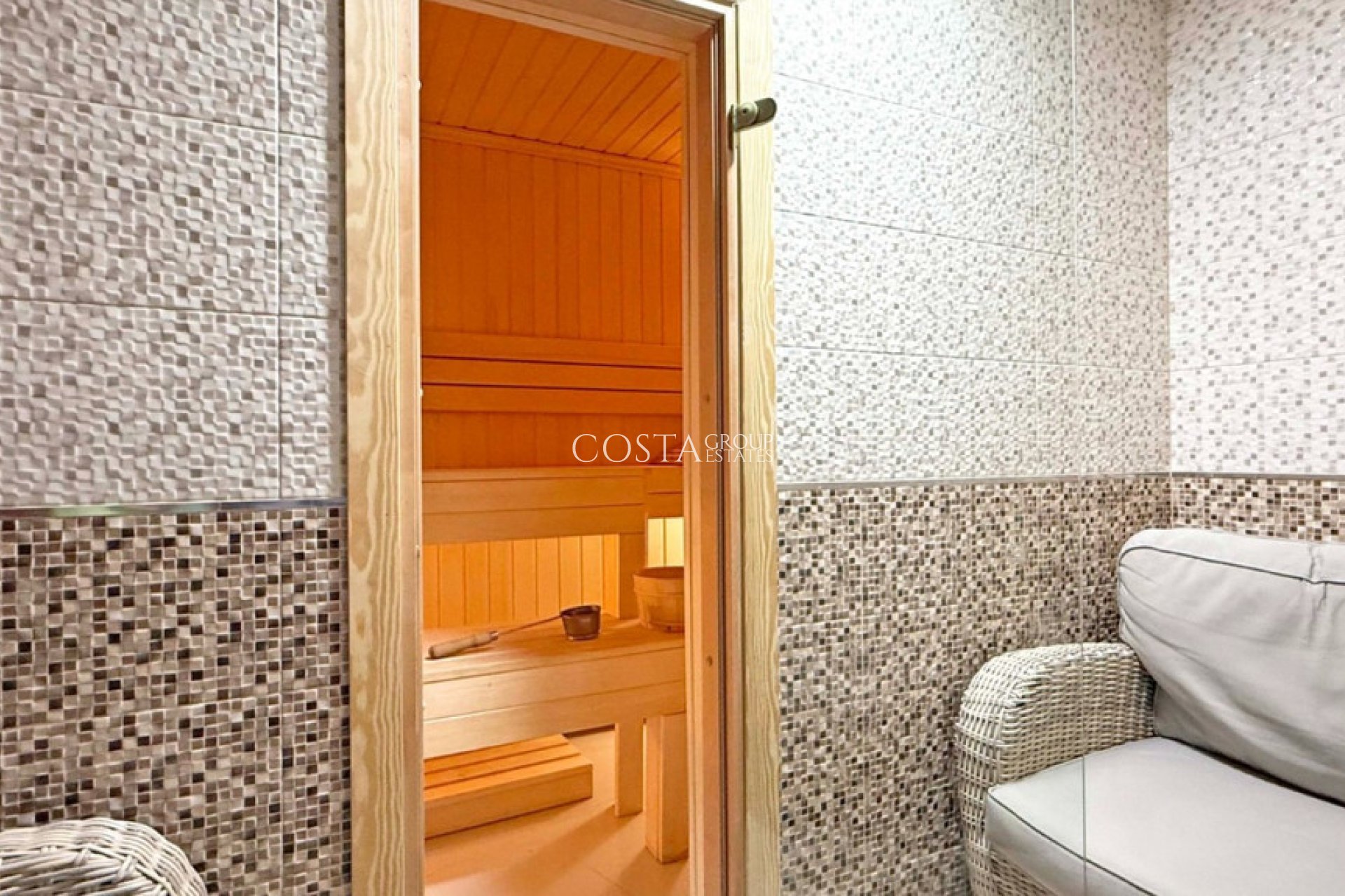 Herverkoop - Villa -
Orihuela Costa - Villamartin