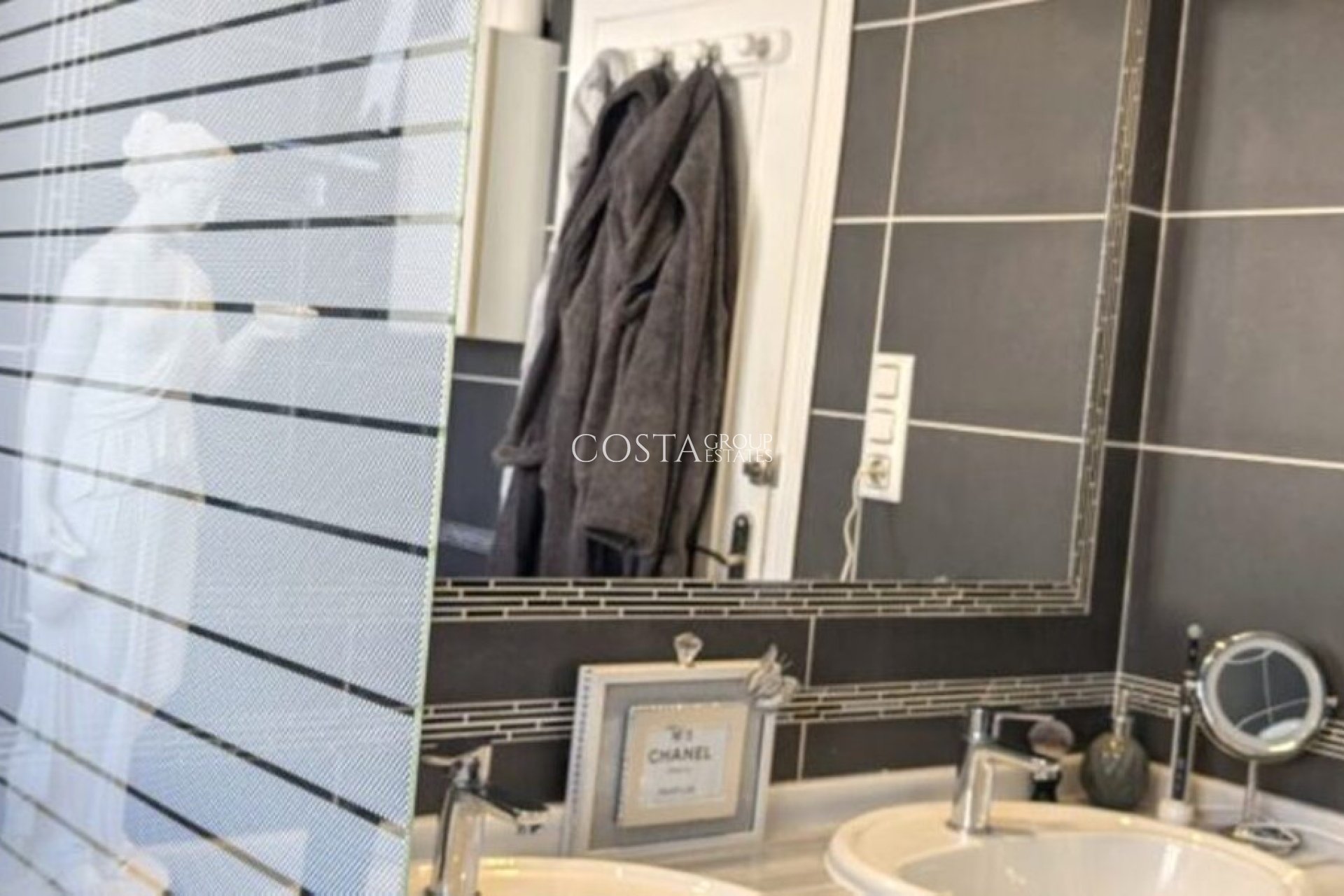 Herverkoop - Villa -
Orihuela Costa - Villamartin