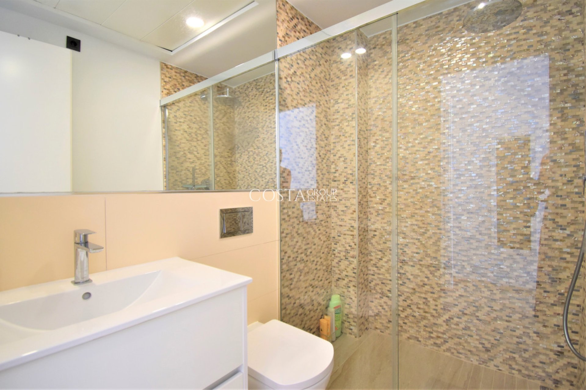 Herverkoop - Villa -
Orihuela Costa - Villamartin