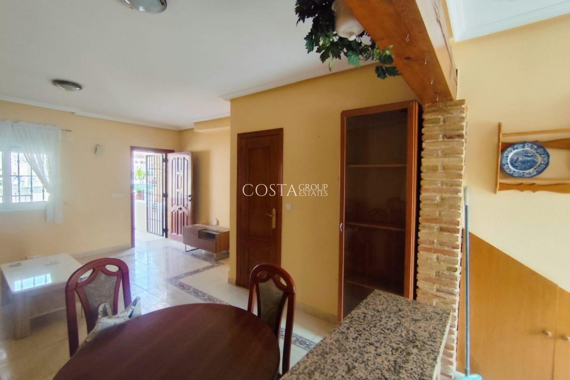 Herverkoop - Villa -
Orihuela Costa