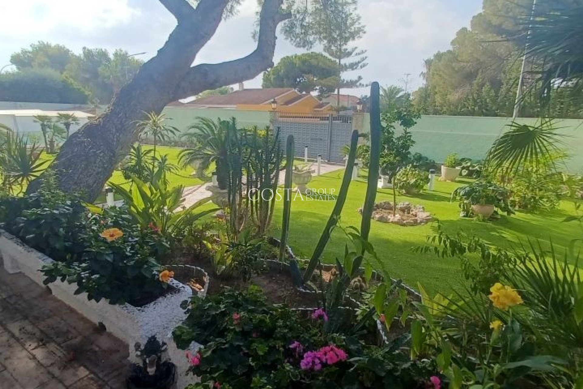 Herverkoop - Villa -
Orihuela Costa