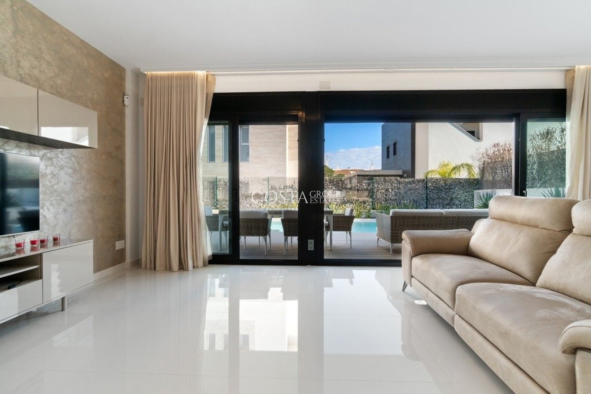 Herverkoop - Villa -
Orihuela Costa