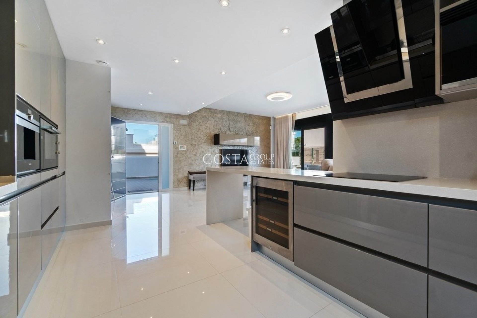 Herverkoop - Villa -
Orihuela Costa