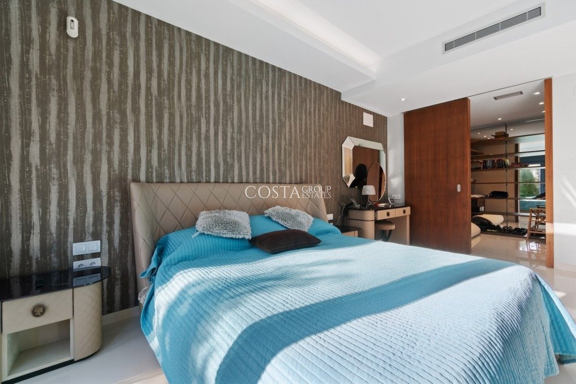 Herverkoop - Villa -
Orihuela Costa