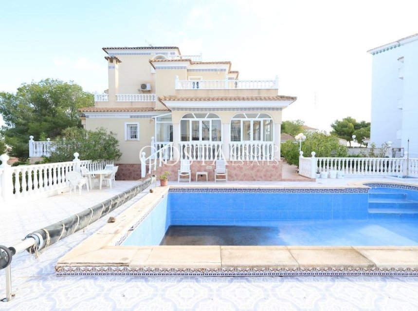 Herverkoop - Villa -
Orihuela Costa
