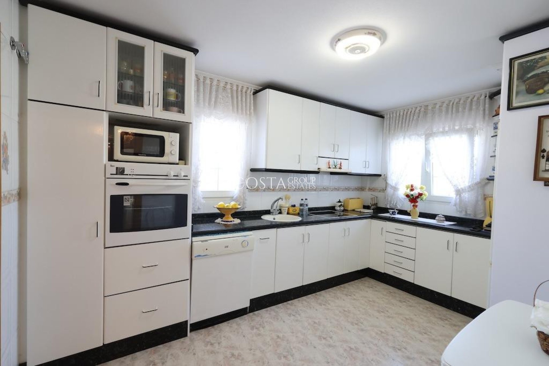 Herverkoop - Villa -
Orihuela Costa