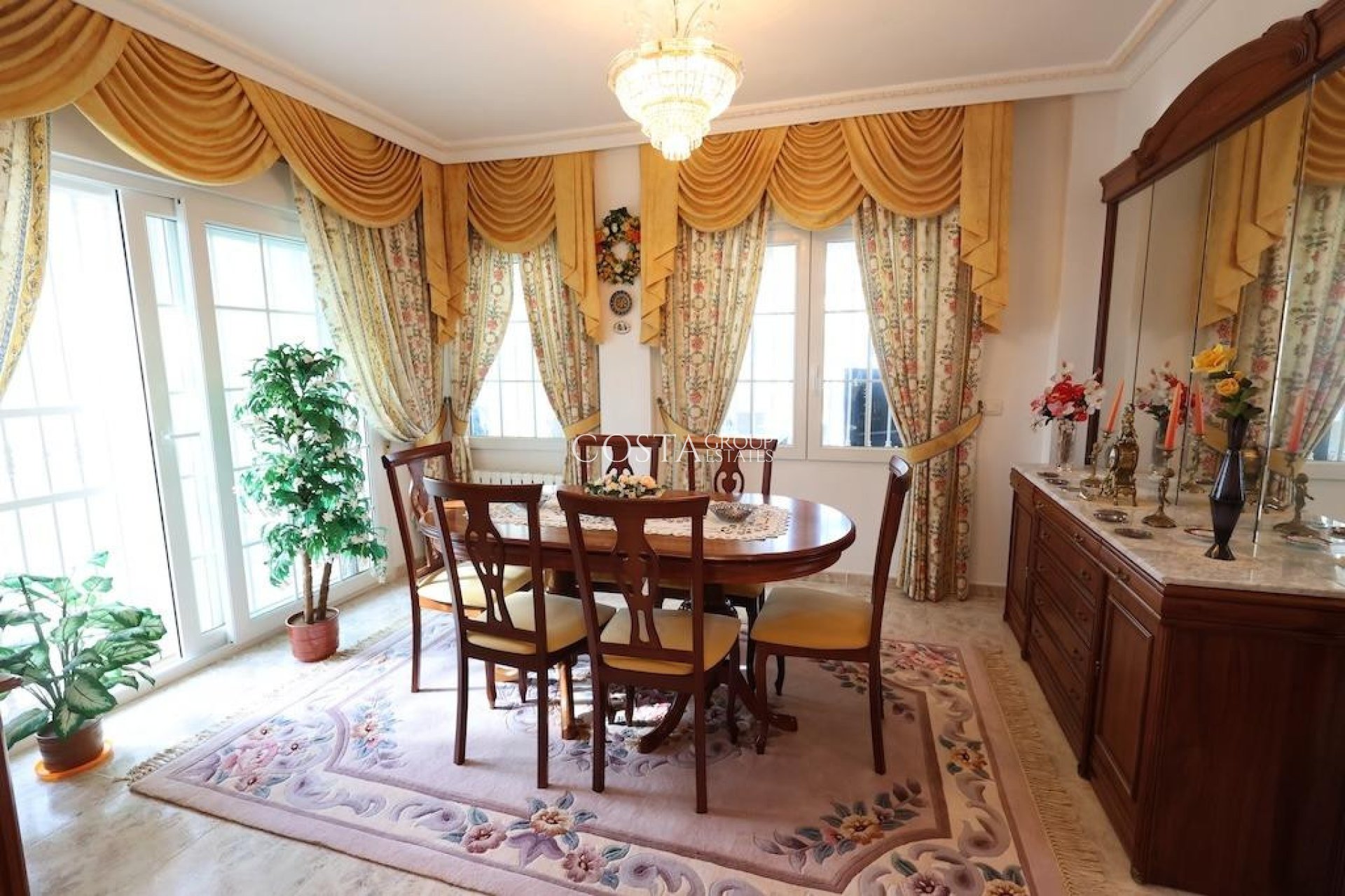 Herverkoop - Villa -
Orihuela Costa