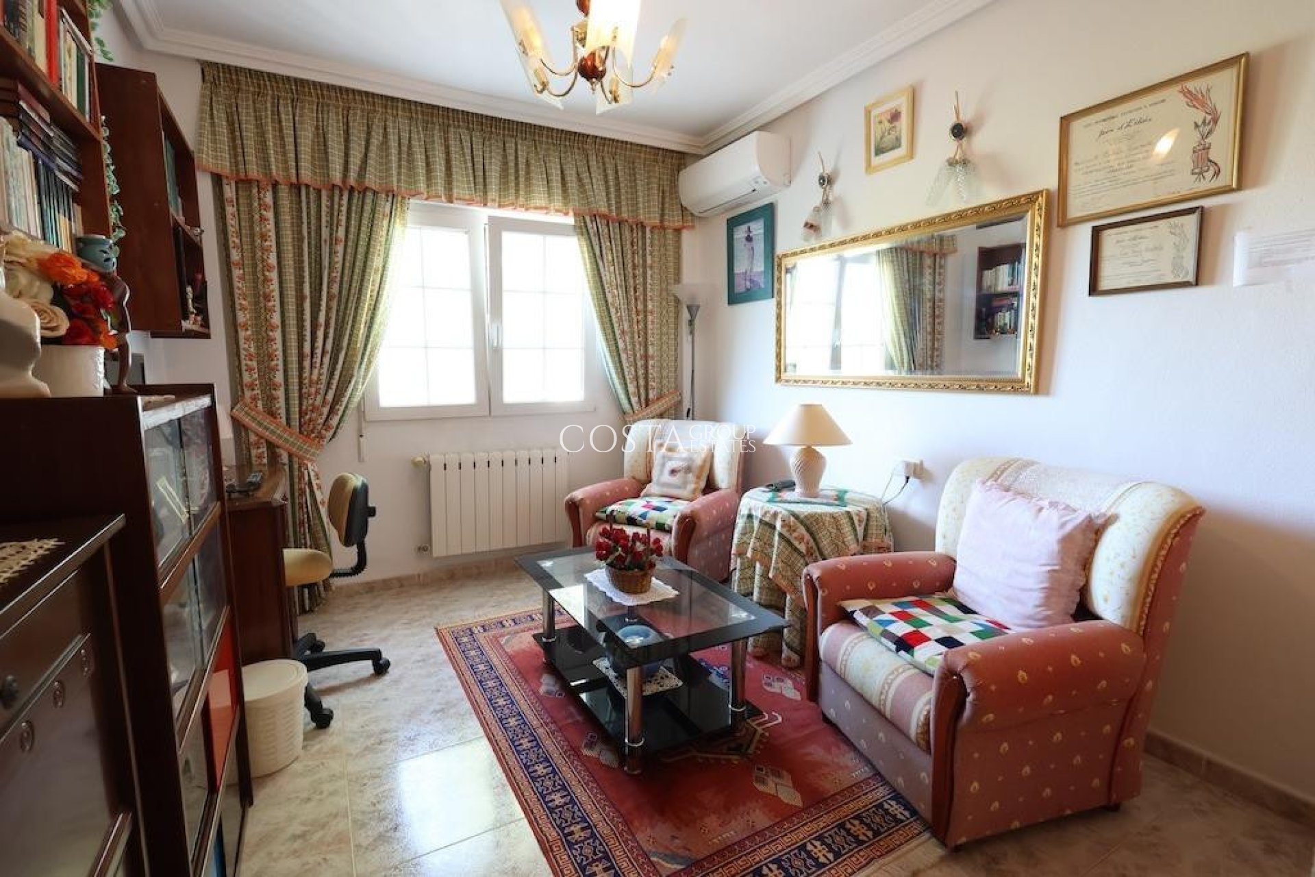 Herverkoop - Villa -
Orihuela Costa