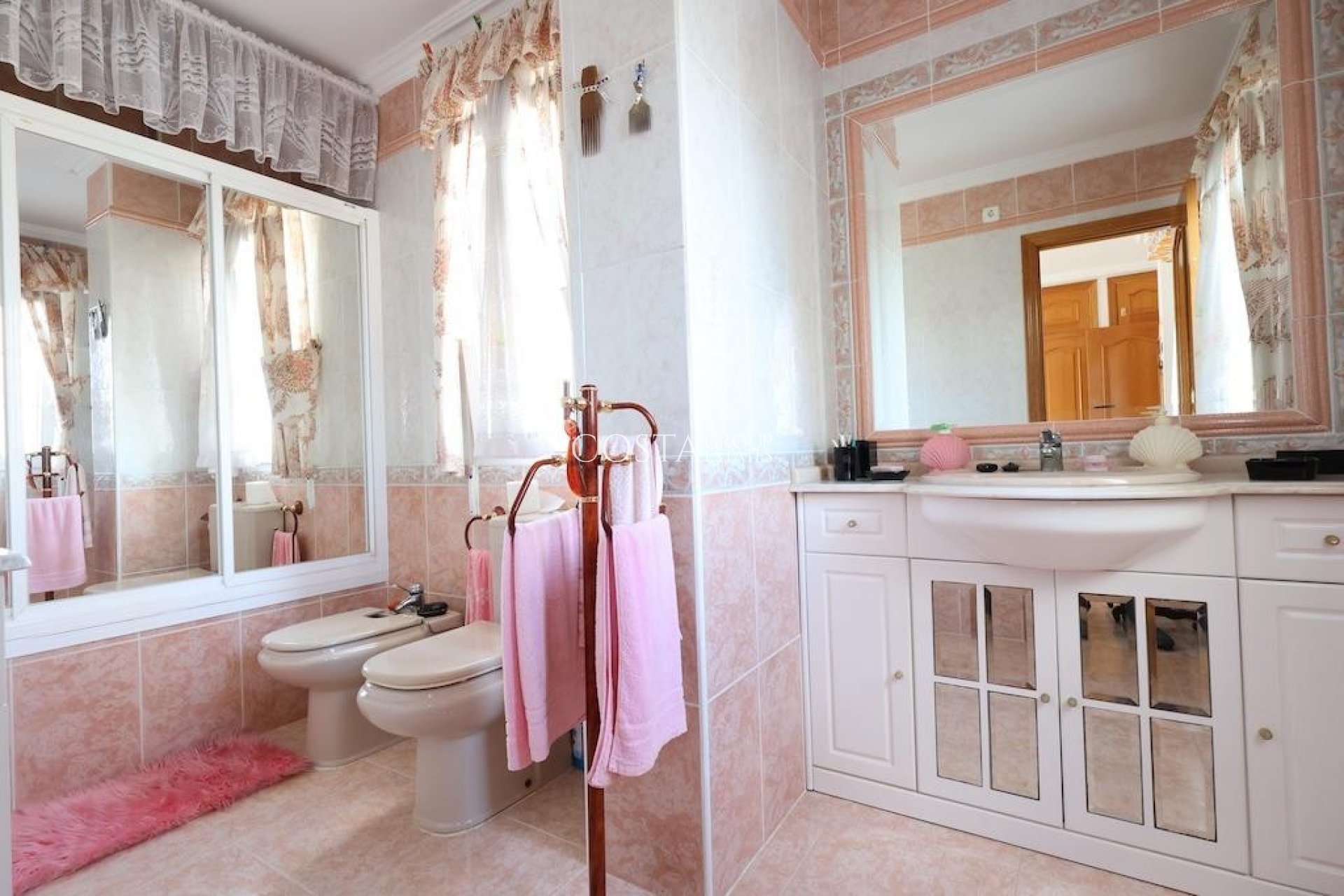 Herverkoop - Villa -
Orihuela Costa