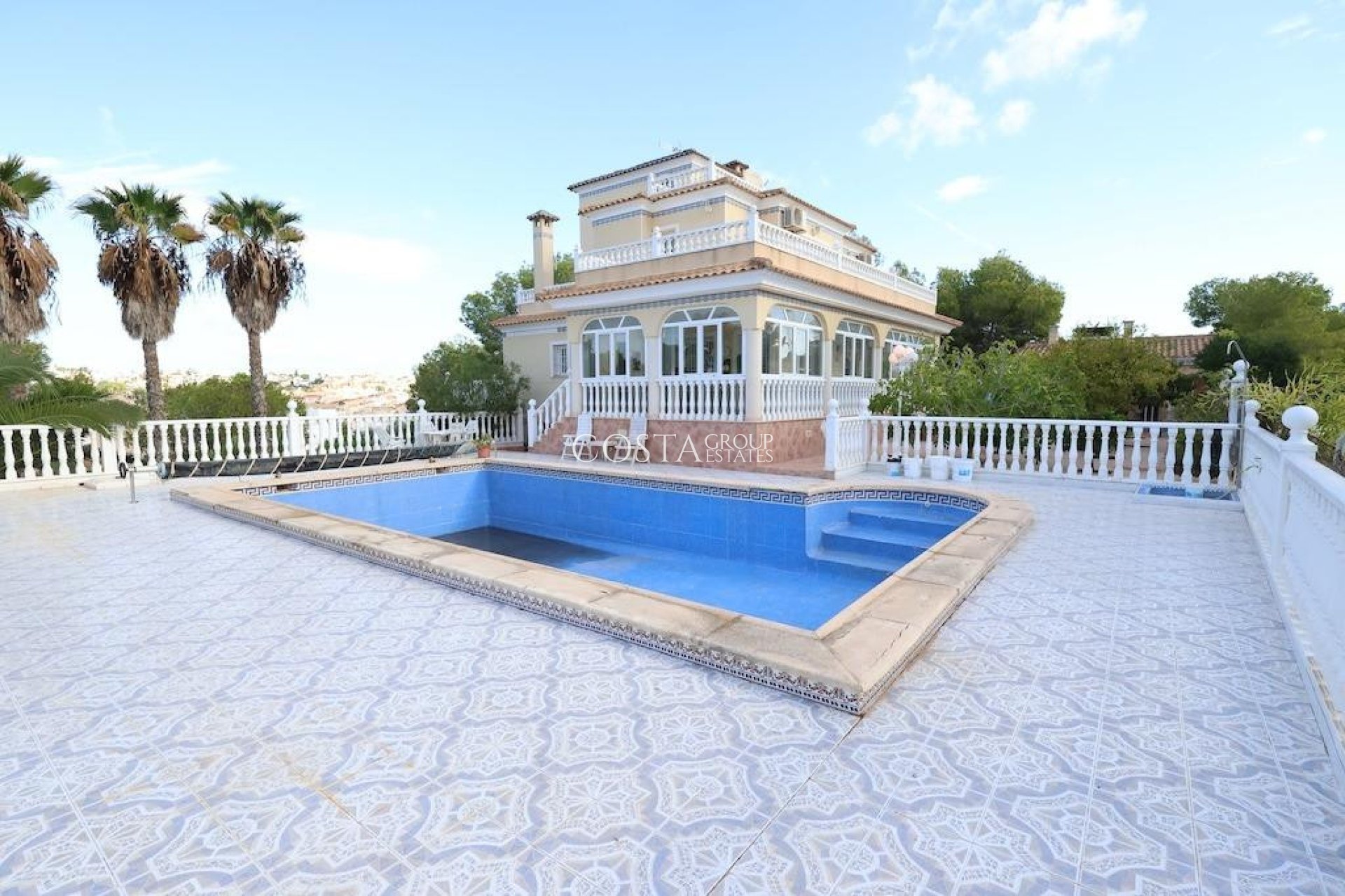 Herverkoop - Villa -
Orihuela Costa
