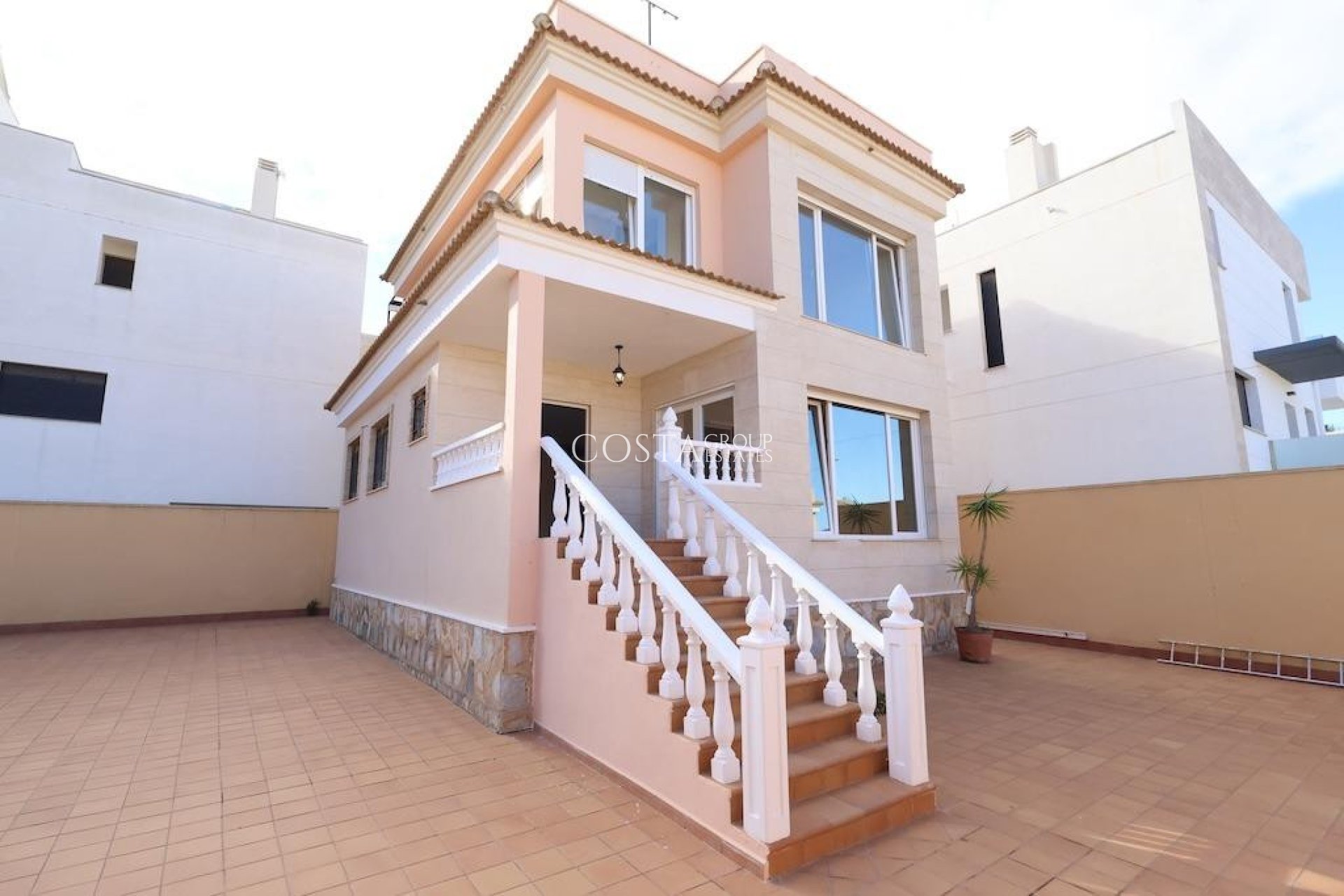 Herverkoop - Villa -
Orihuela Costa