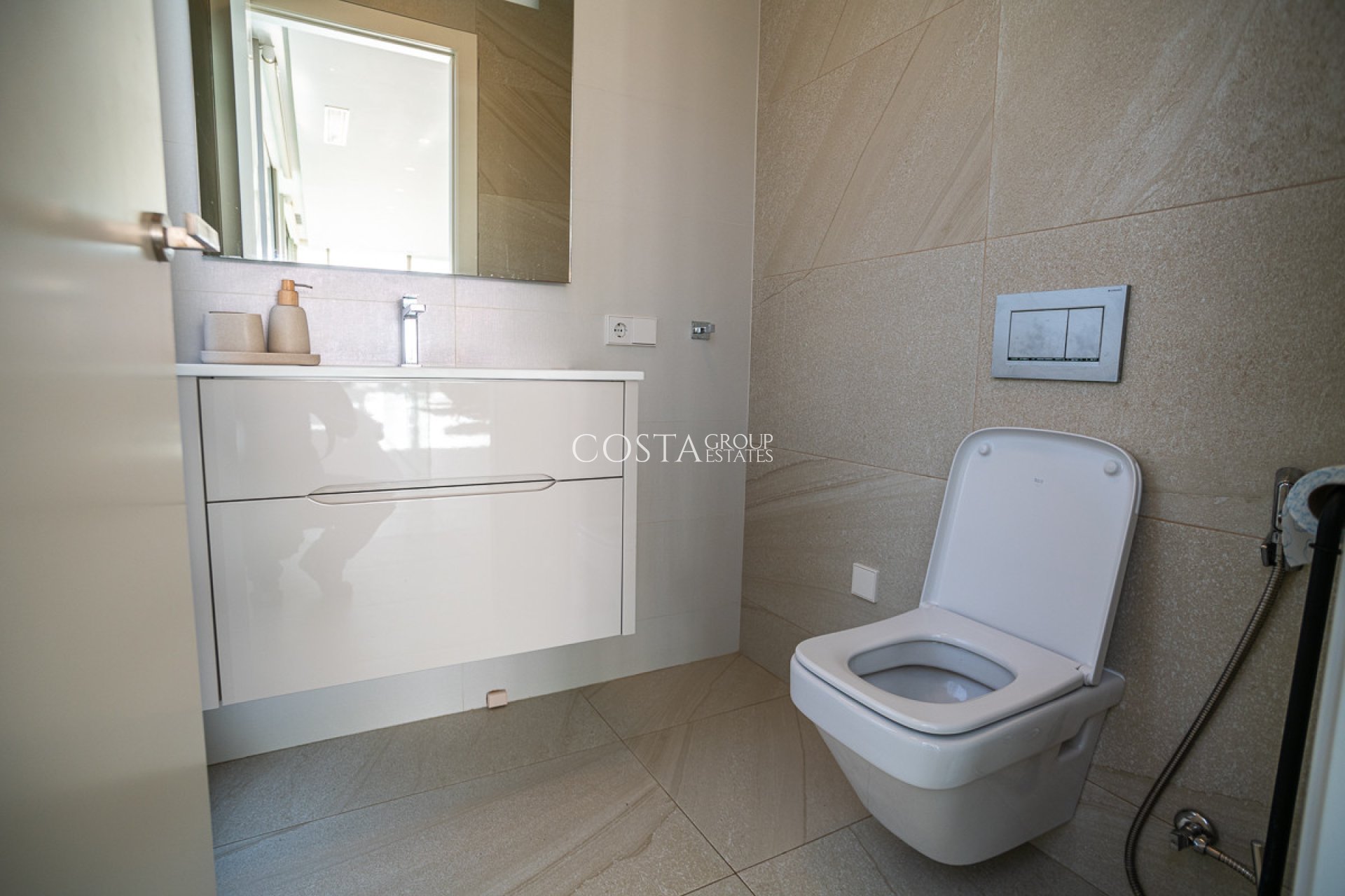 Herverkoop - Villa -
Orihuela - Las Colinas Golf