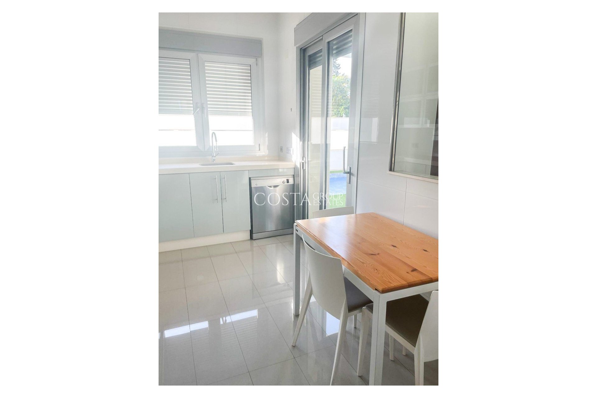 Herverkoop - Villa -
Orihuela - Mil Palmeras