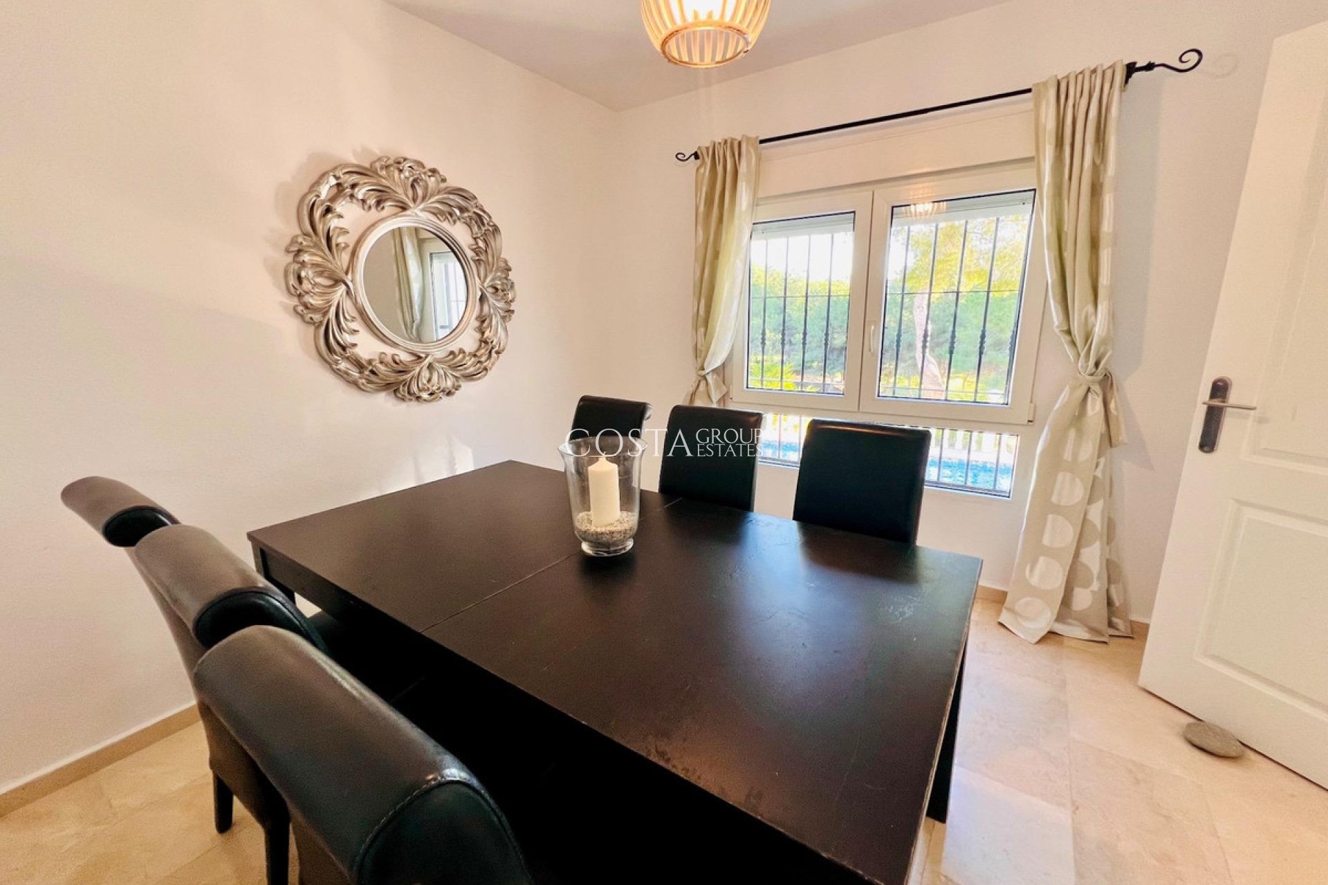 Herverkoop - Villa -
Orihuela - Orihuela Costa