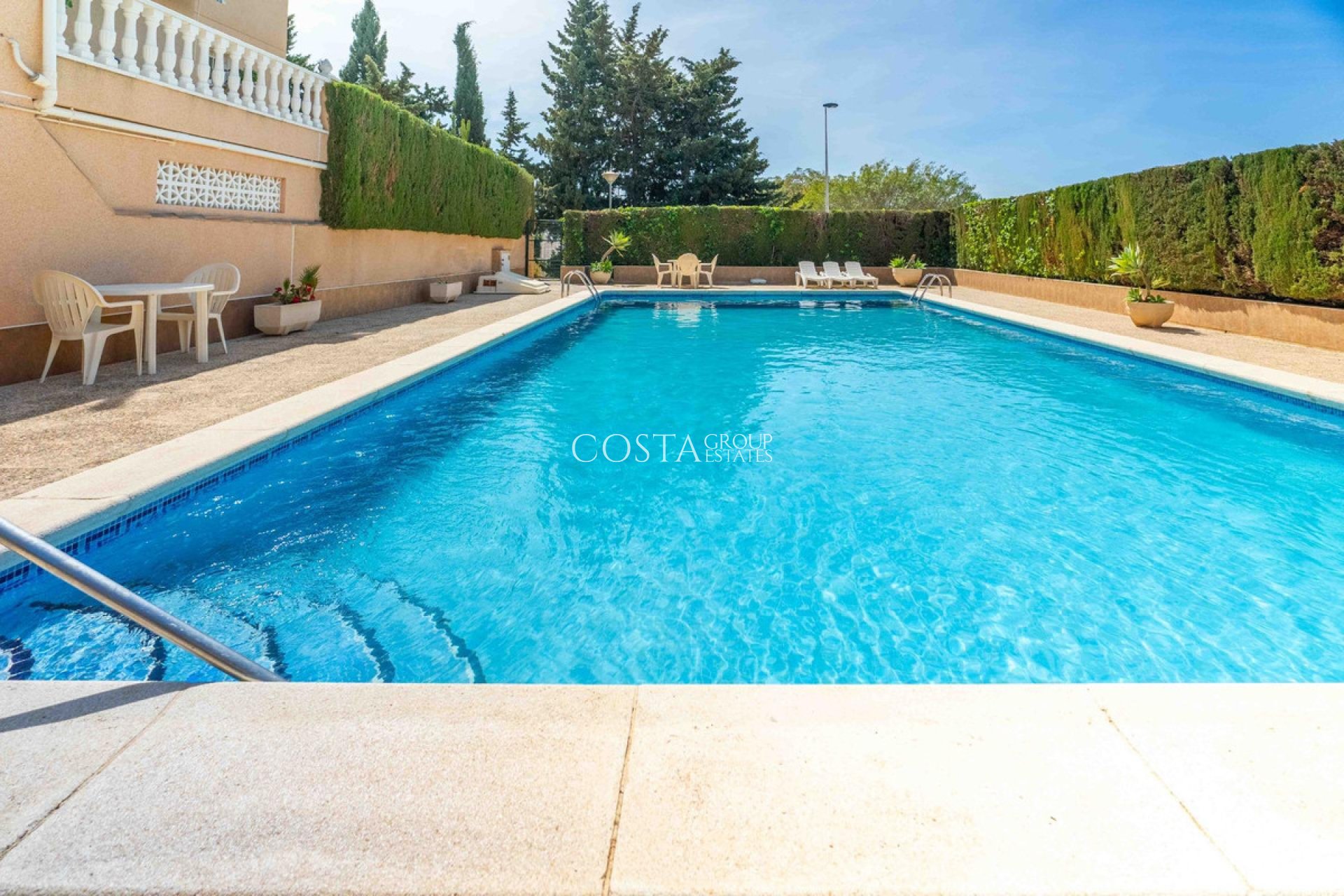 Herverkoop - Villa -
Orihuela - Punta Prima
