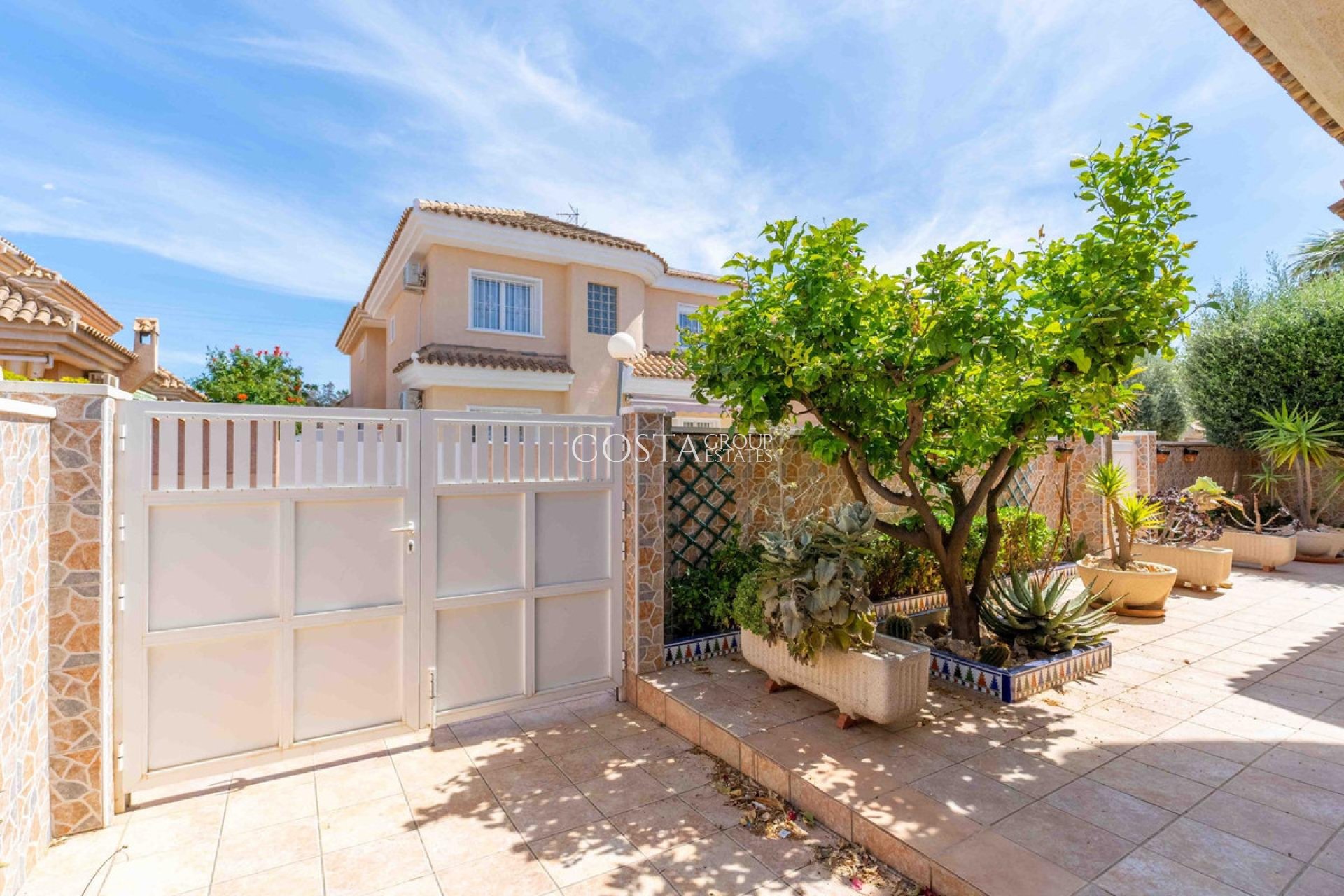 Herverkoop - Villa -
Orihuela - Punta Prima