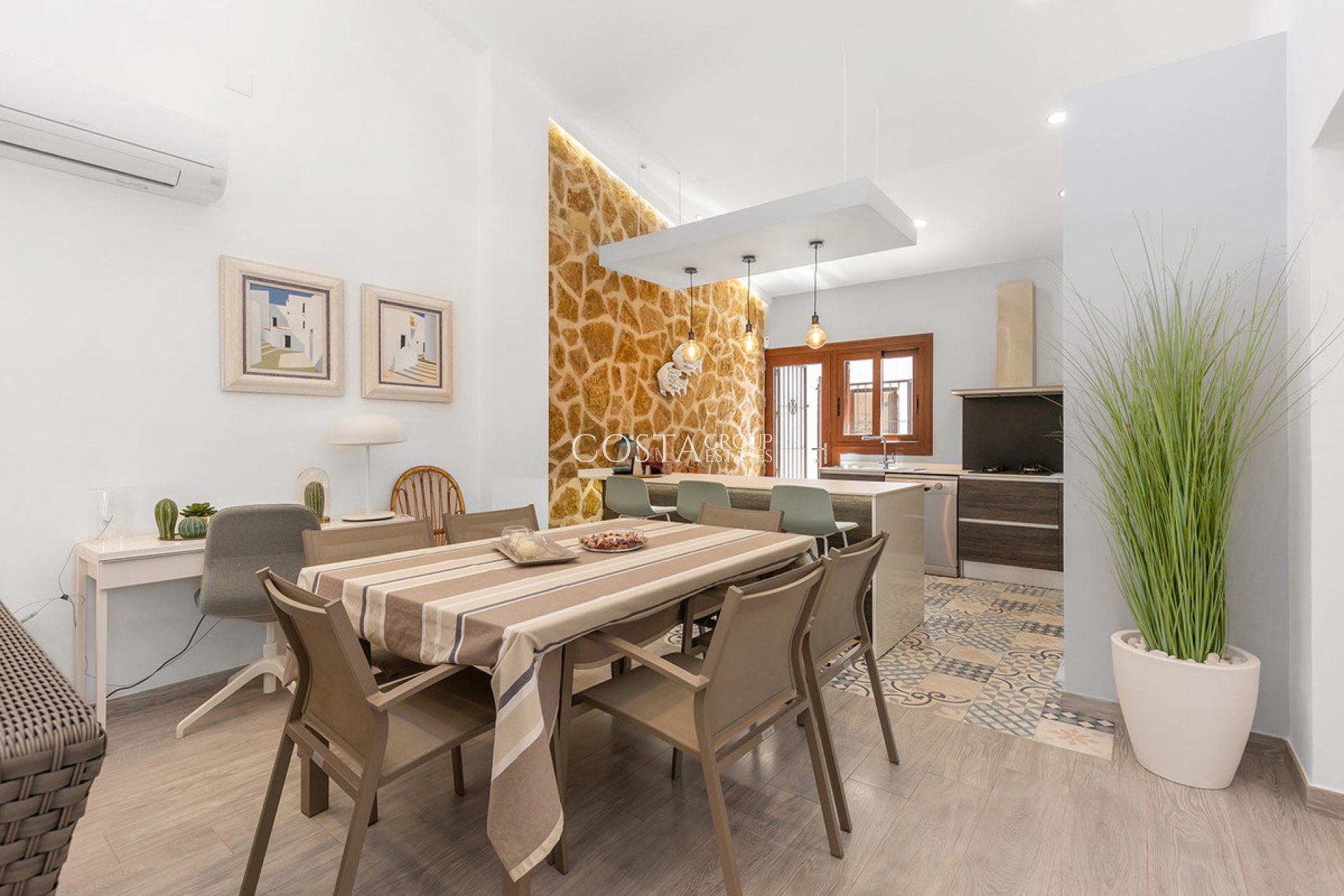 Herverkoop - Villa -
Orihuela - Punta Prima