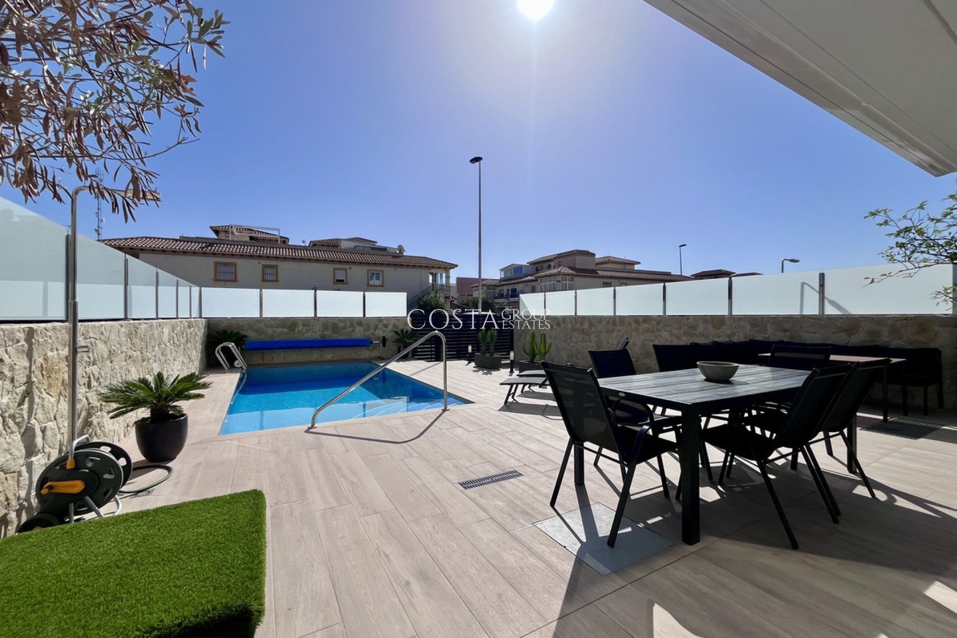 Herverkoop - Villa -
Orihuela - Punta Prima