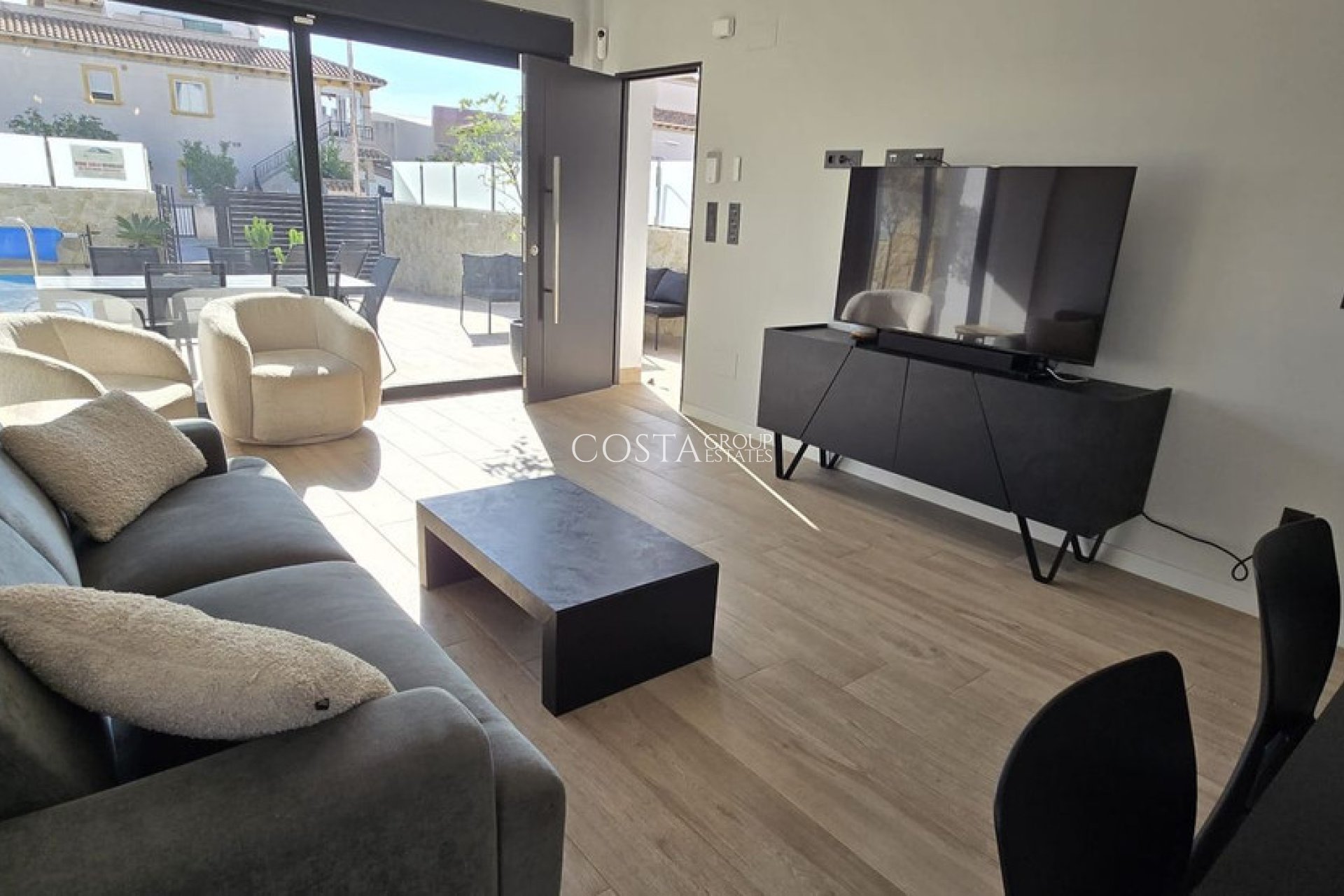 Herverkoop - Villa -
Orihuela - Punta Prima