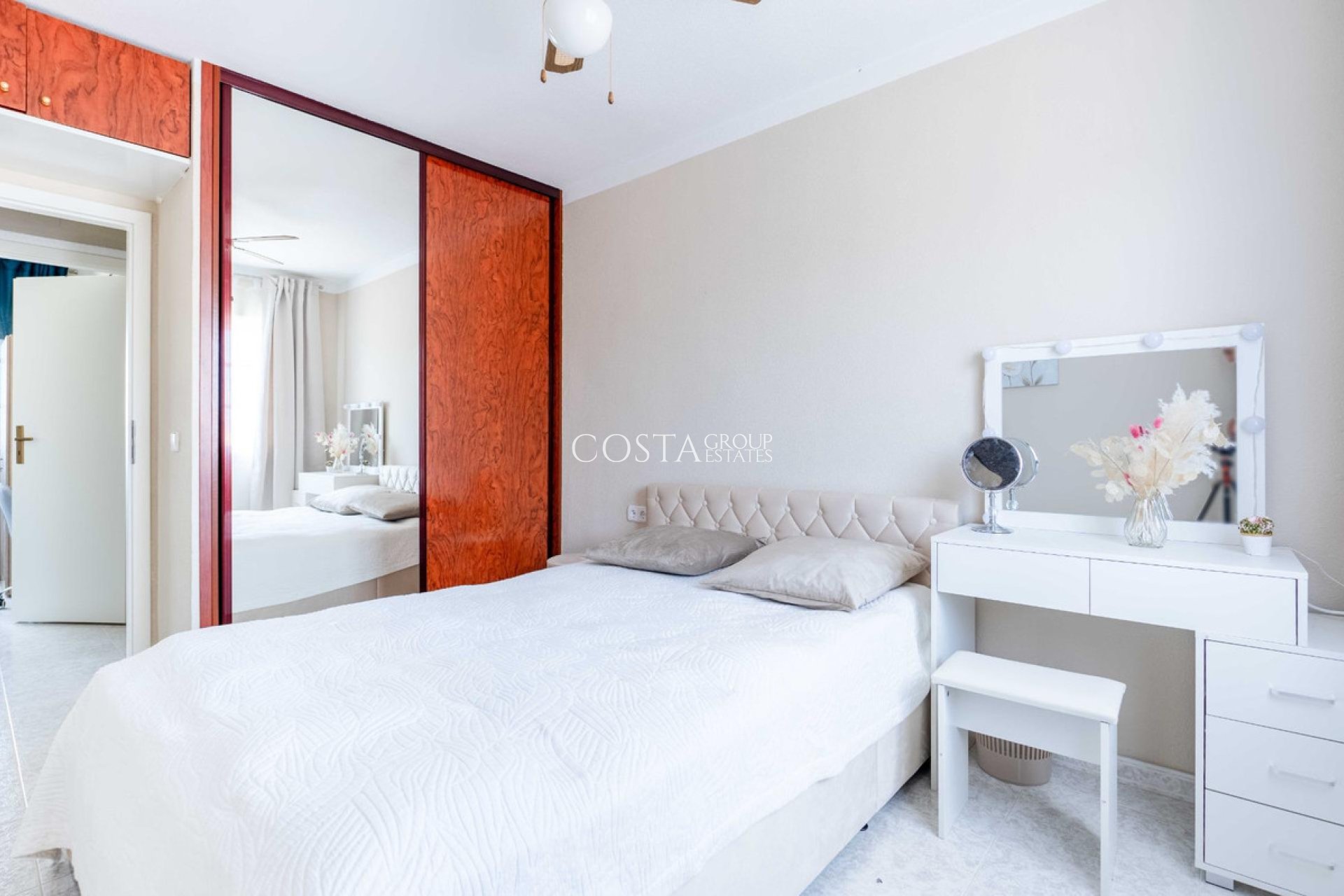 Herverkoop - Villa -
Orihuela - Punta Prima