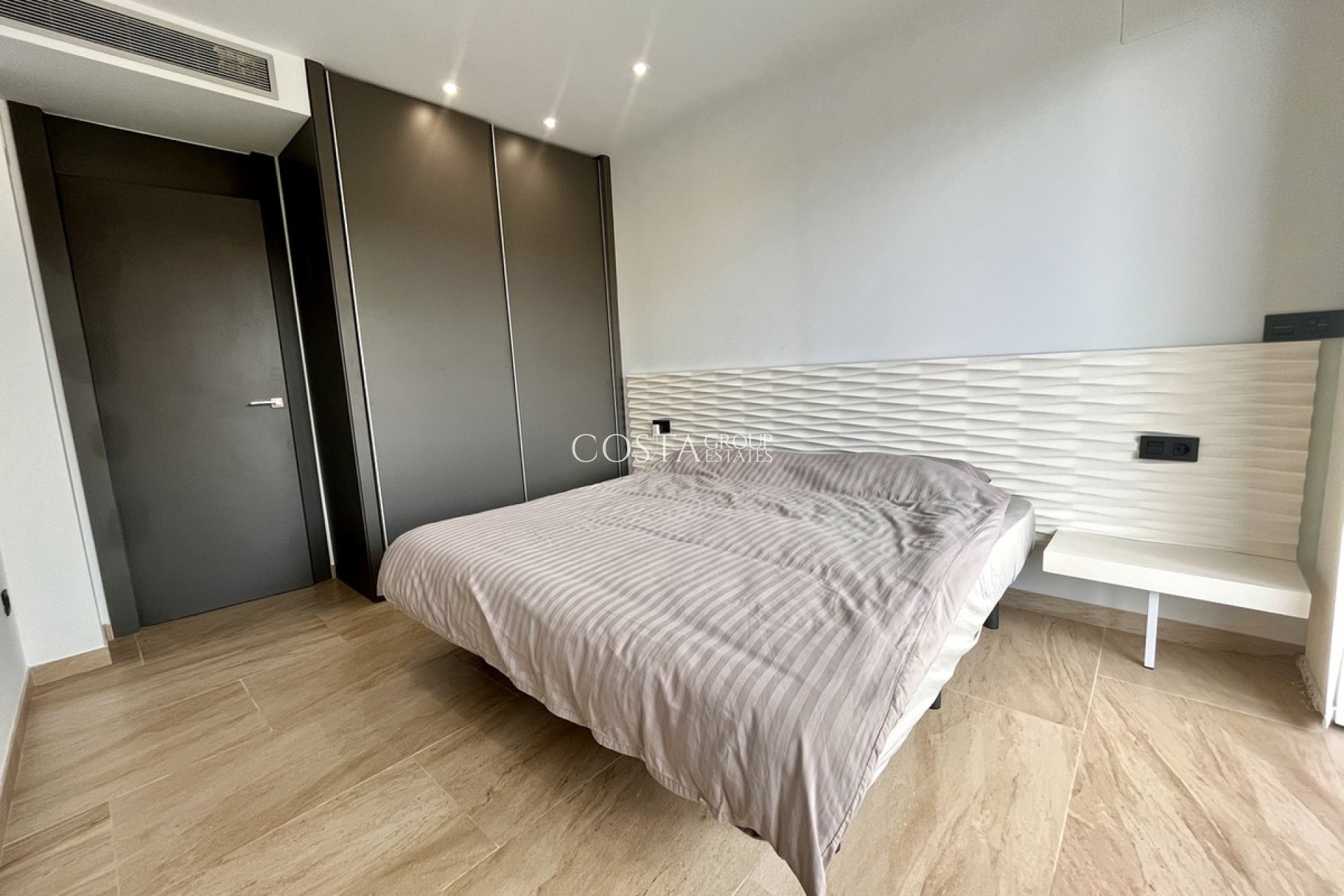 Herverkoop - Villa -
Orihuela - Villamartin