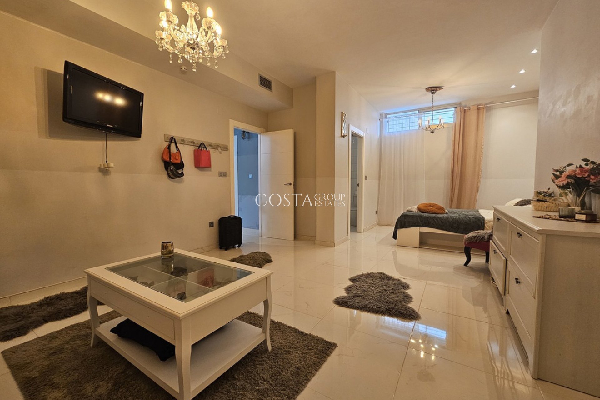 Herverkoop - Villa -
Orihuela - Villamartin